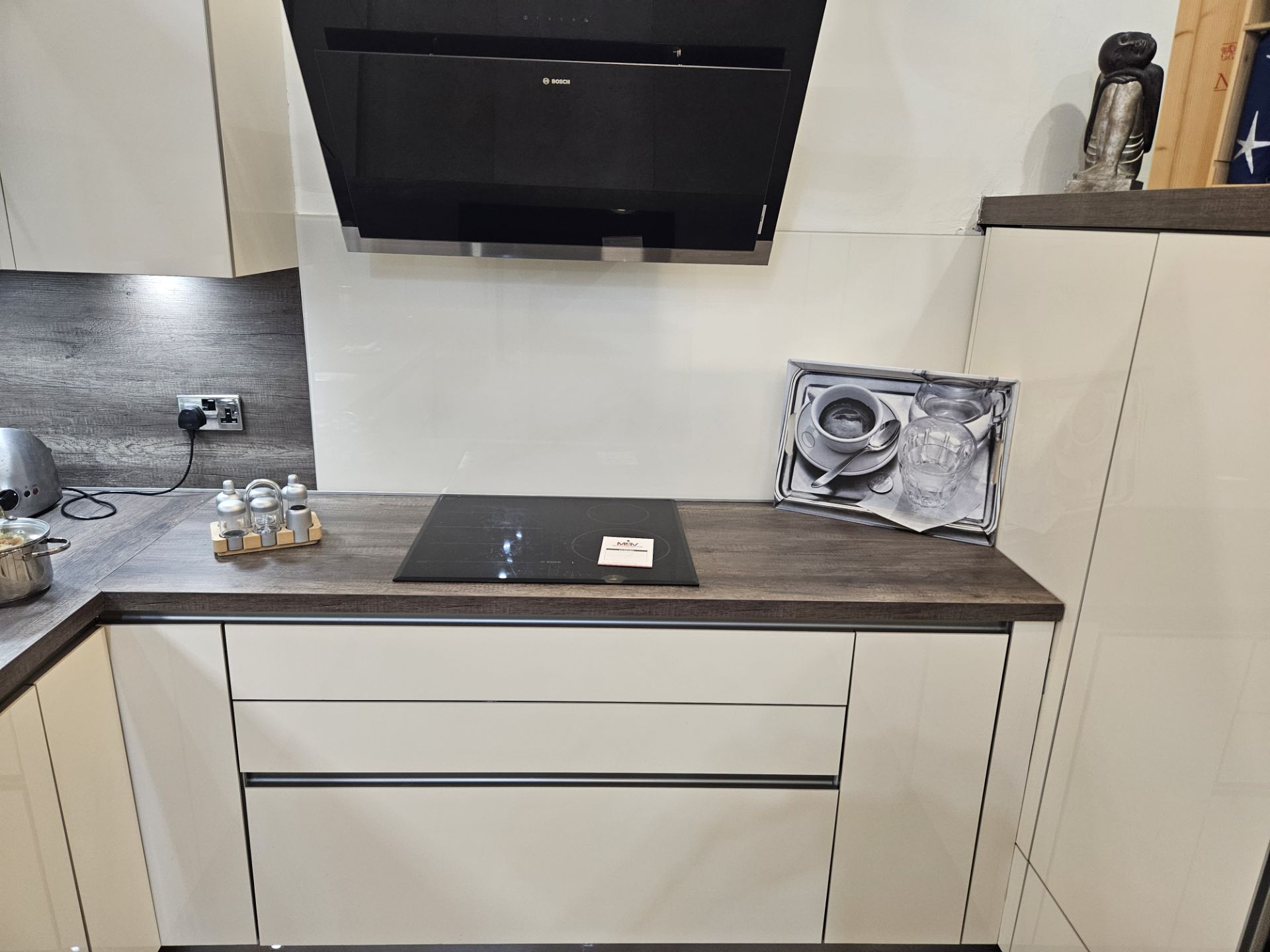 Bosch induction hob in black and Bosch wall mounted cooker hood in gloss black - Image 2 of 6