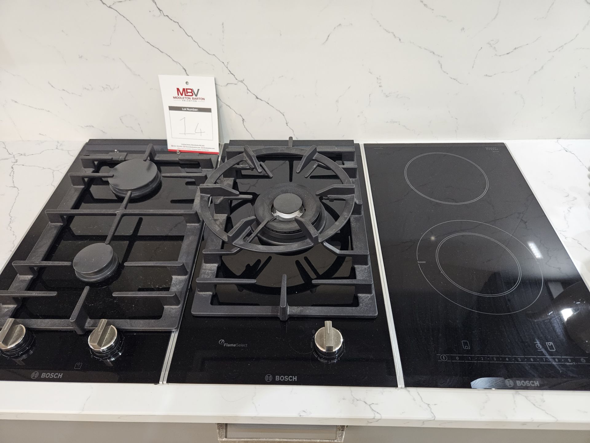 2 x Bosch 30cm gas hobs, 1 x Bosch 30cm induction hob and integrated Bosch hood