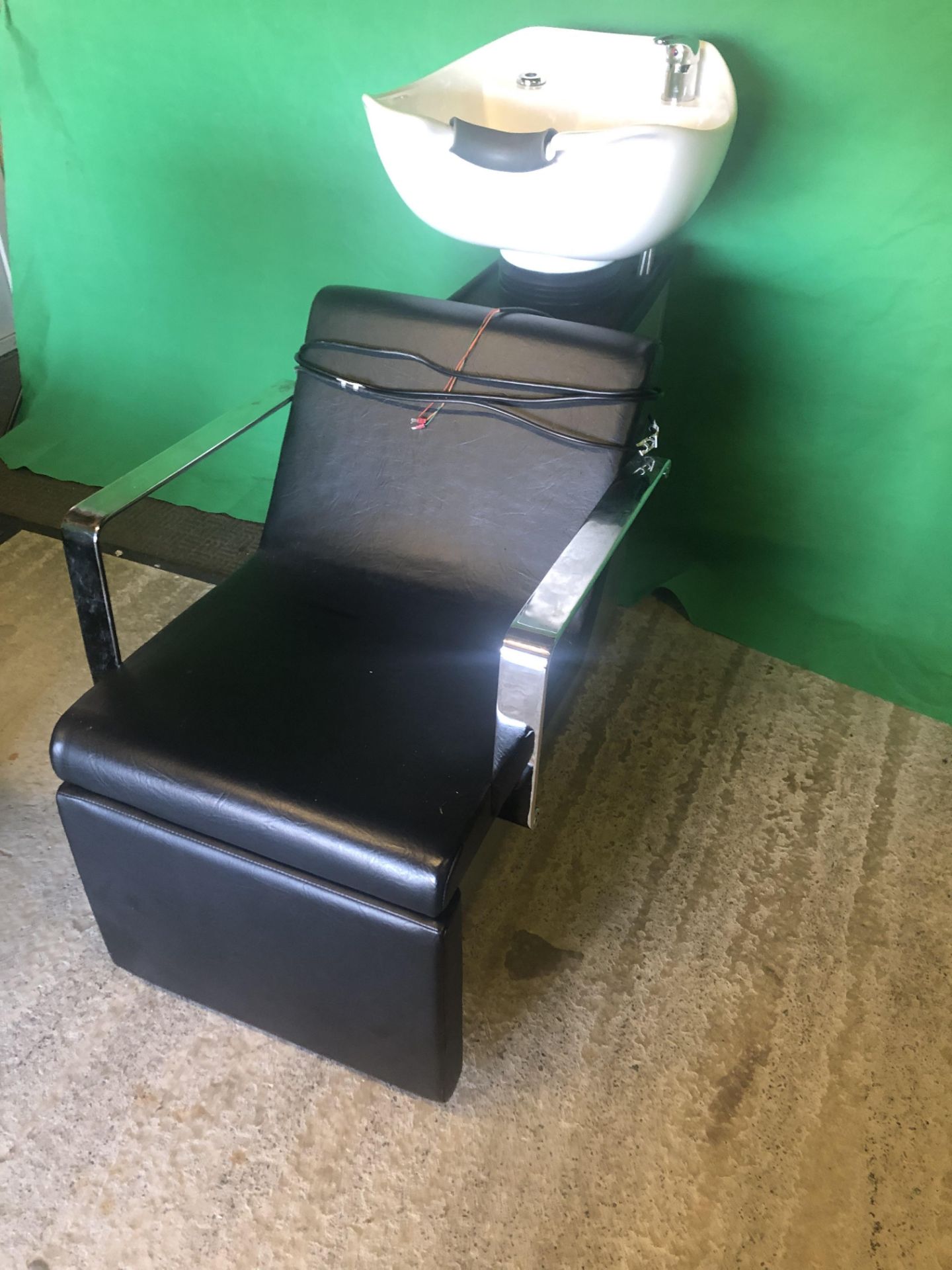 1 x Hair back-wash chair with electric leg lift - Image 4 of 6