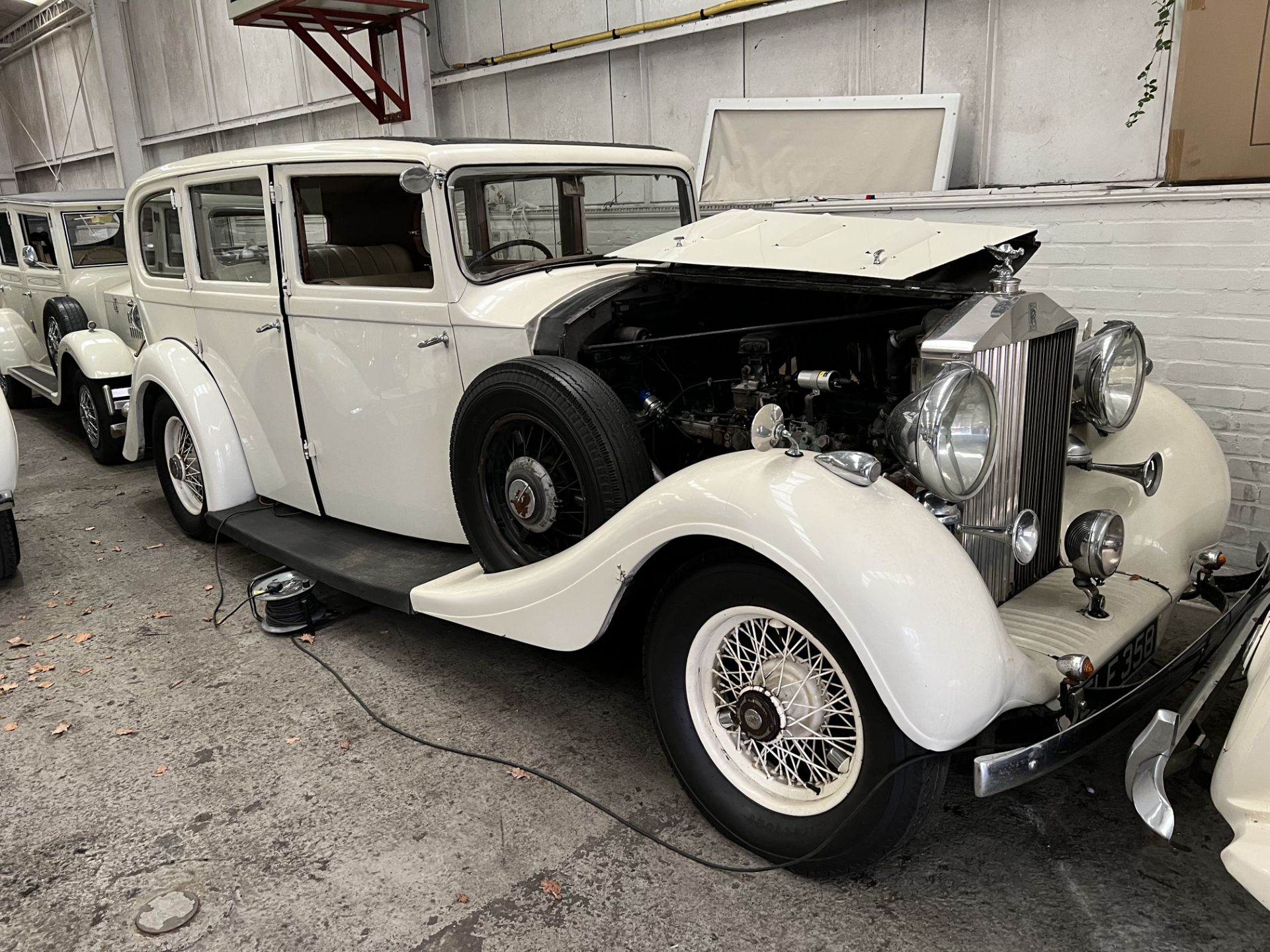 (1936) Rolls Royce Phantom 3 Vintage 6 Passenger Limousine (Ivory White) - Bild 3 aus 3