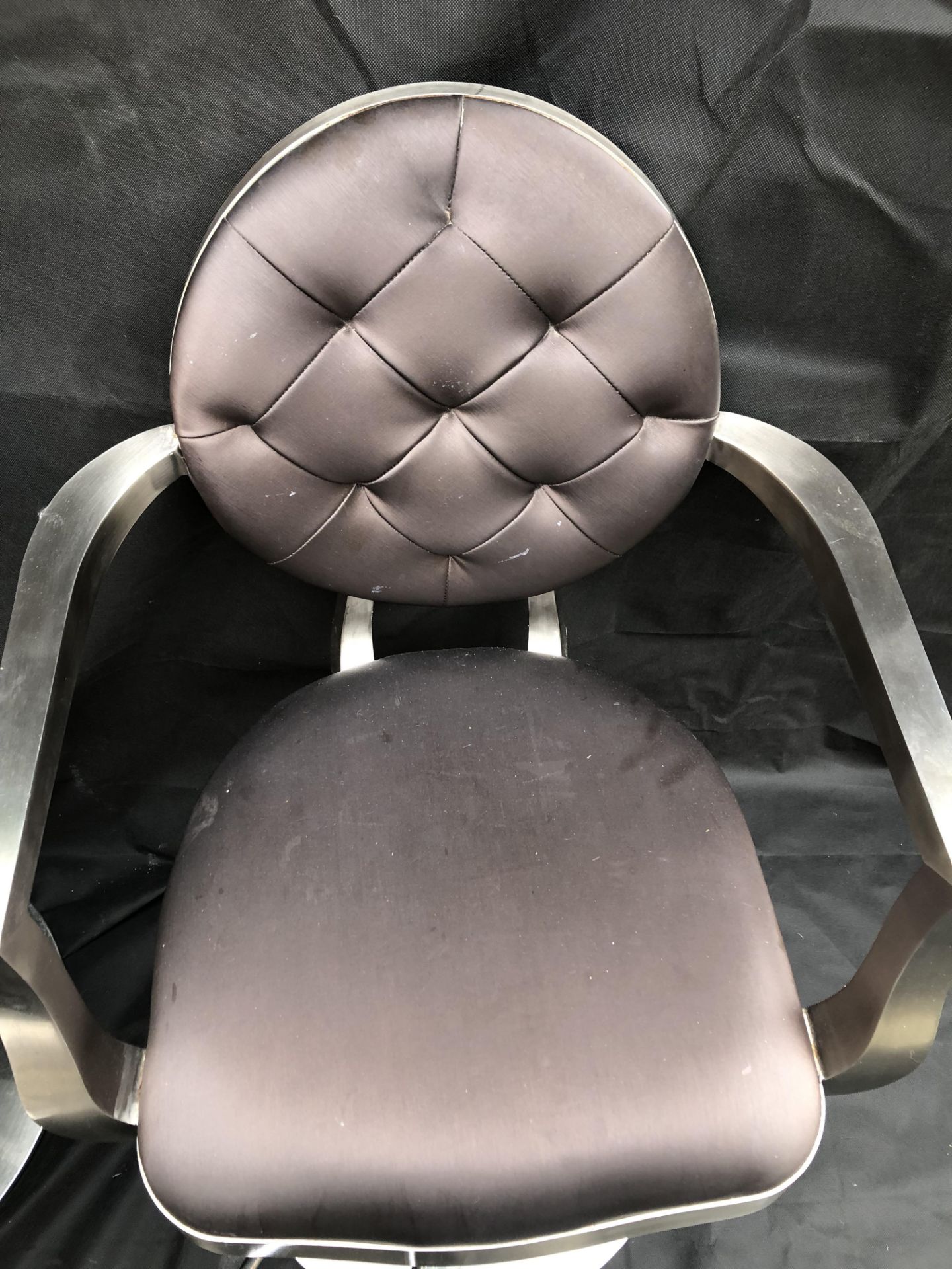 6 x Salon swivel chairs upholstered in dark grey synthetic leather - Image 7 of 9