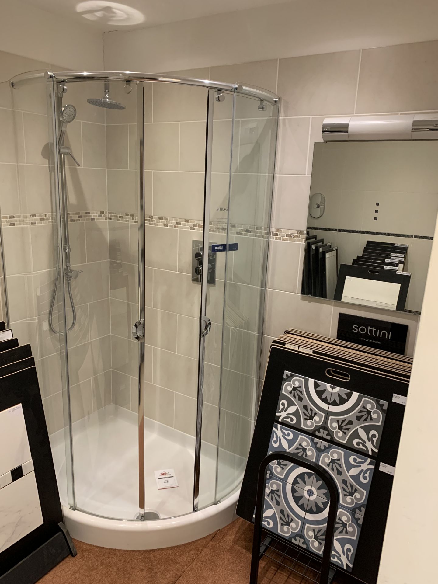 Display curved corner shower cubicle and tray & mirror