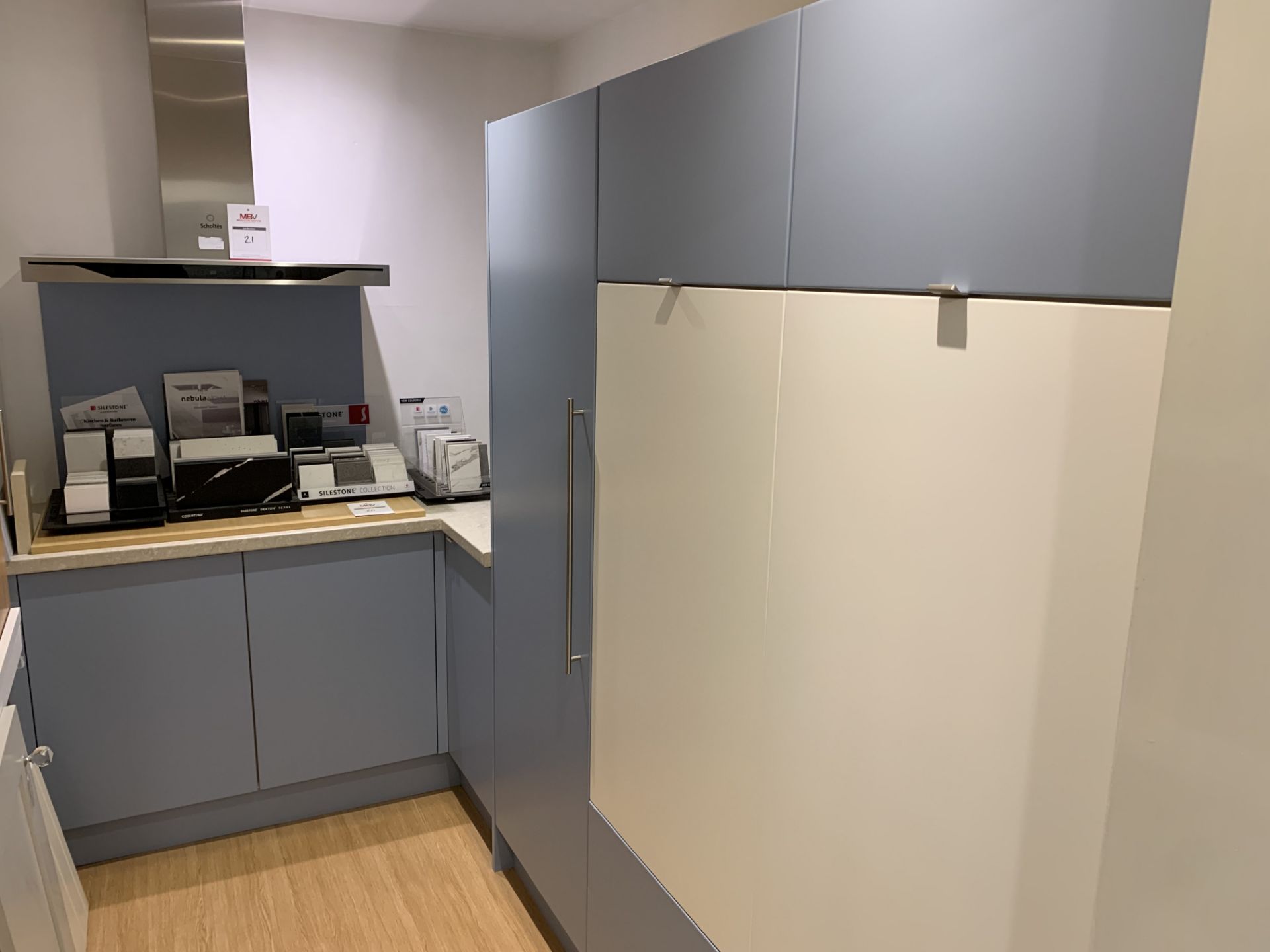 Display L-shaped Utility Room cupboards with laminate worksurface