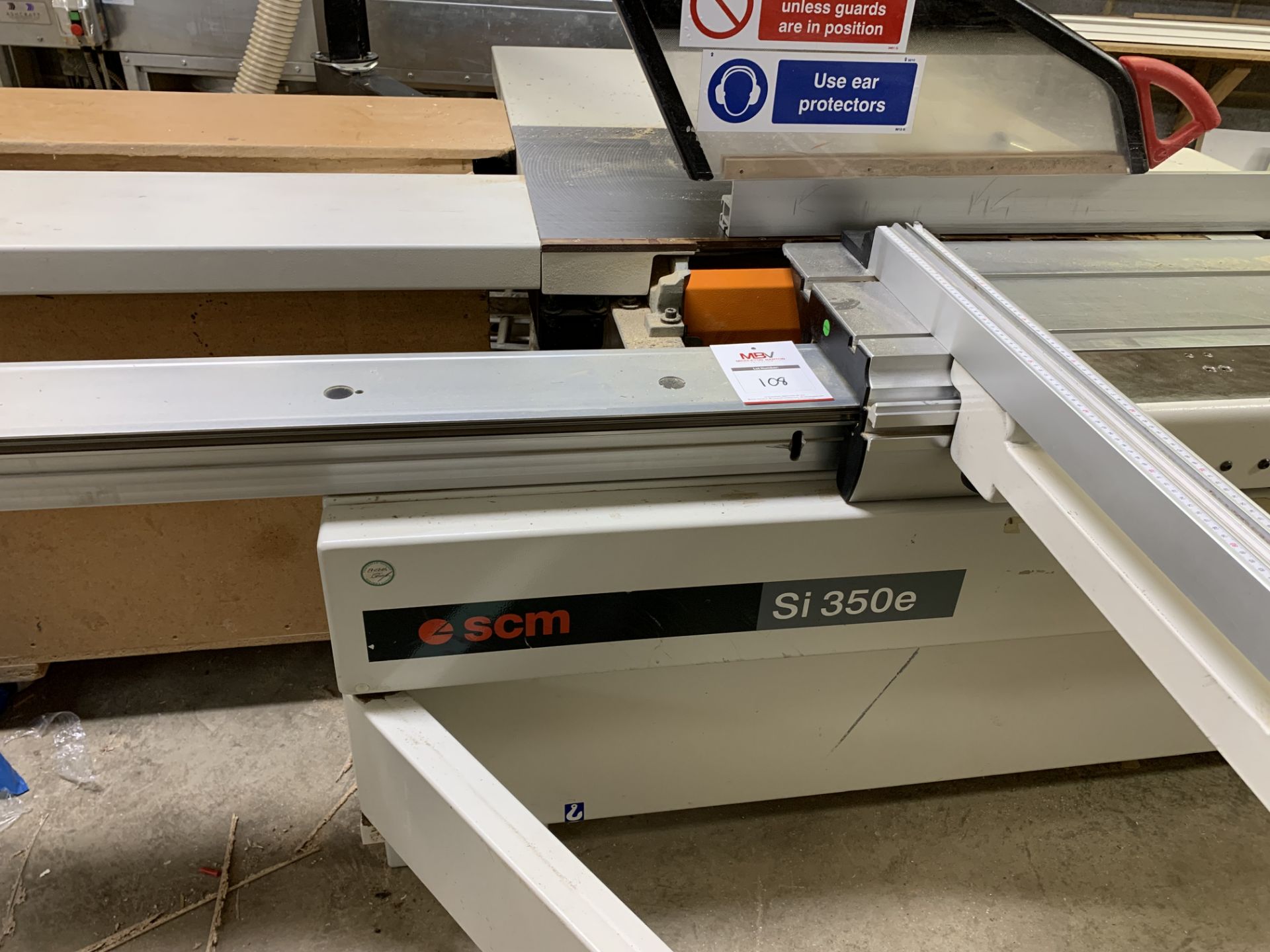 (2004) SCM type Si350E Sliding Panel Saw with Blad Guard and associated tooling - Image 3 of 9