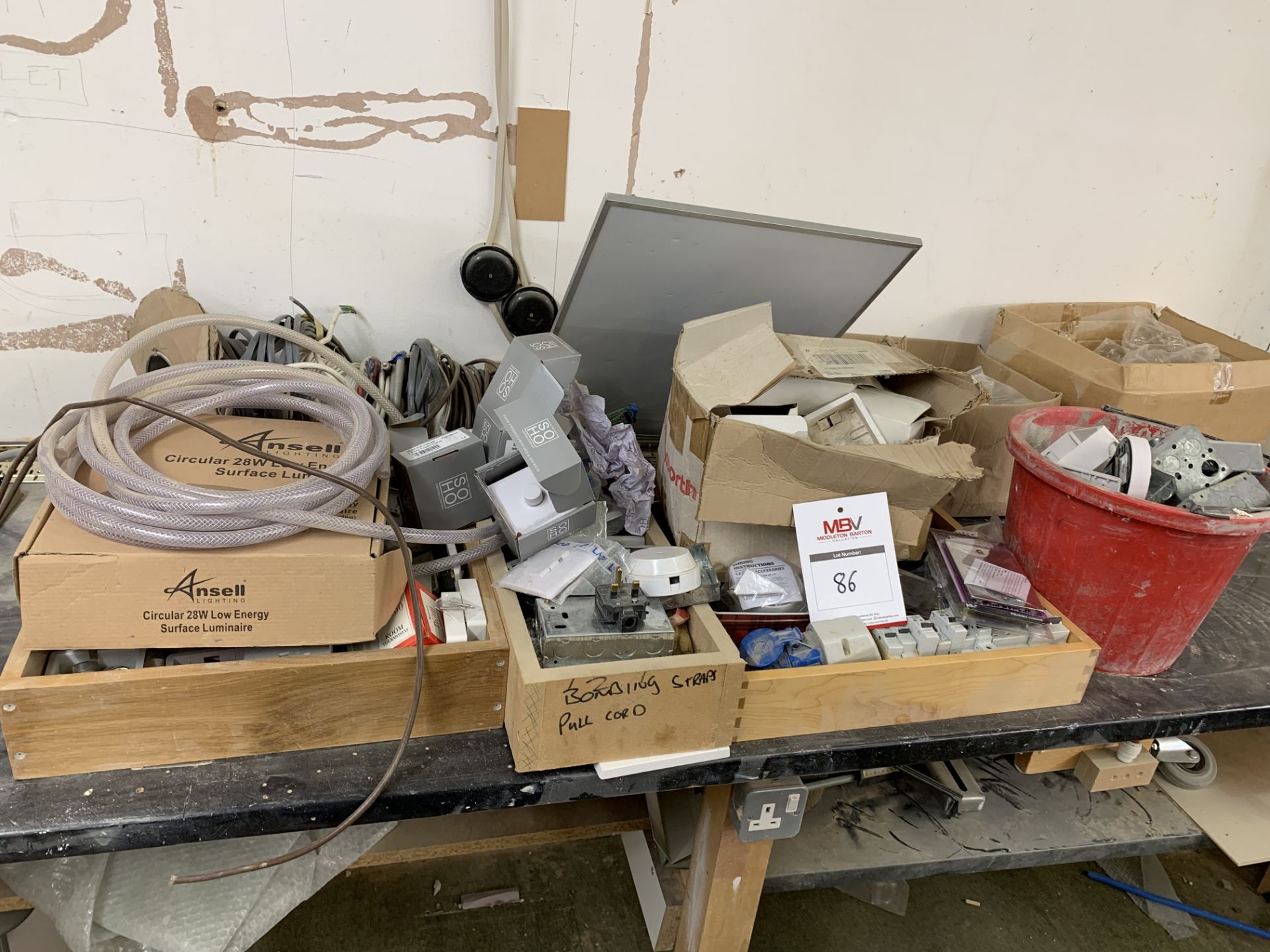 Quantity of assorted electrical fixtures & fittings and cable