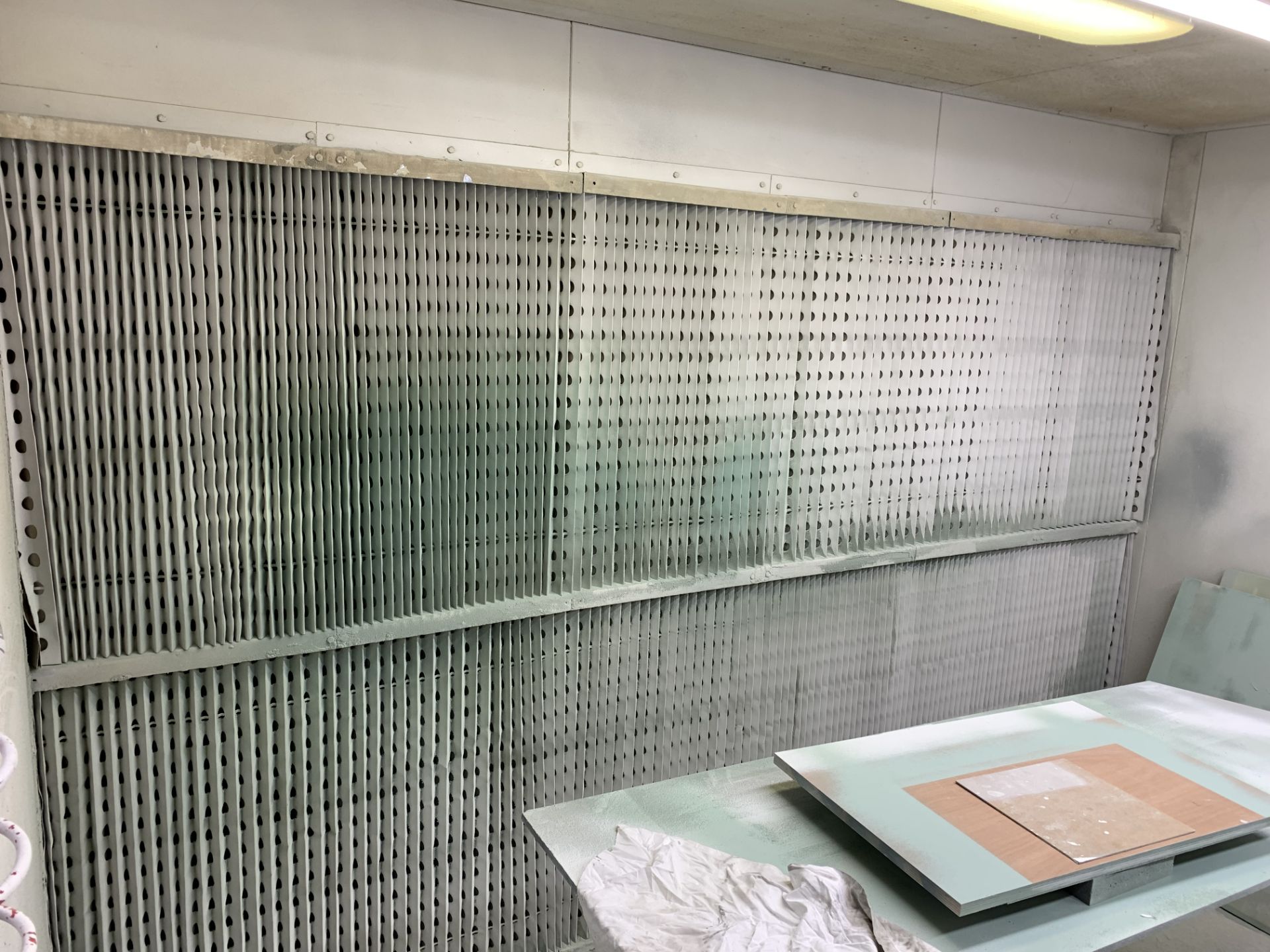 Galvanised Steel Spray Dry Filter Spray Paint Booth with AirFlow ...