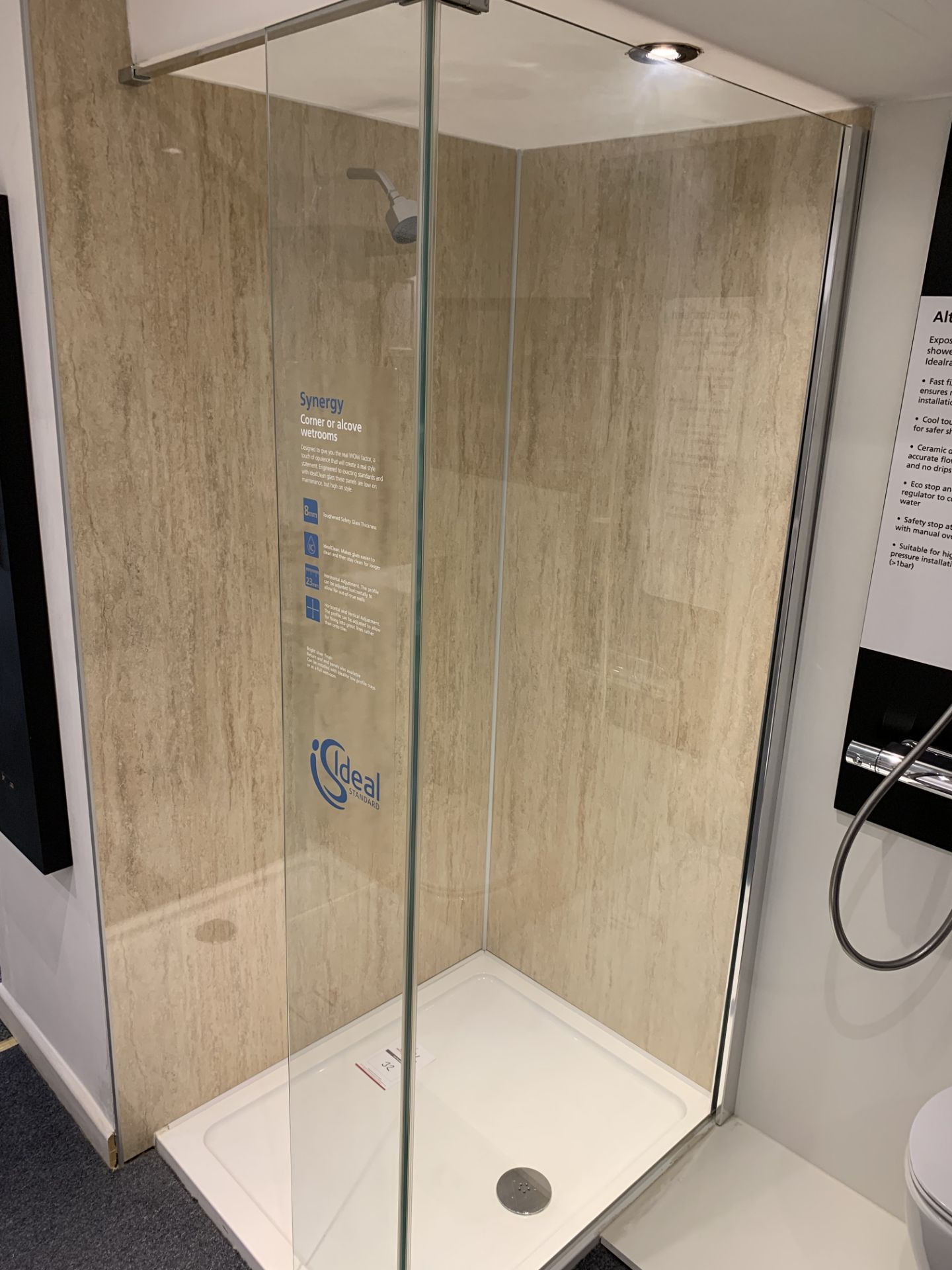 Display corner shower cubicle & tray - Image 2 of 2