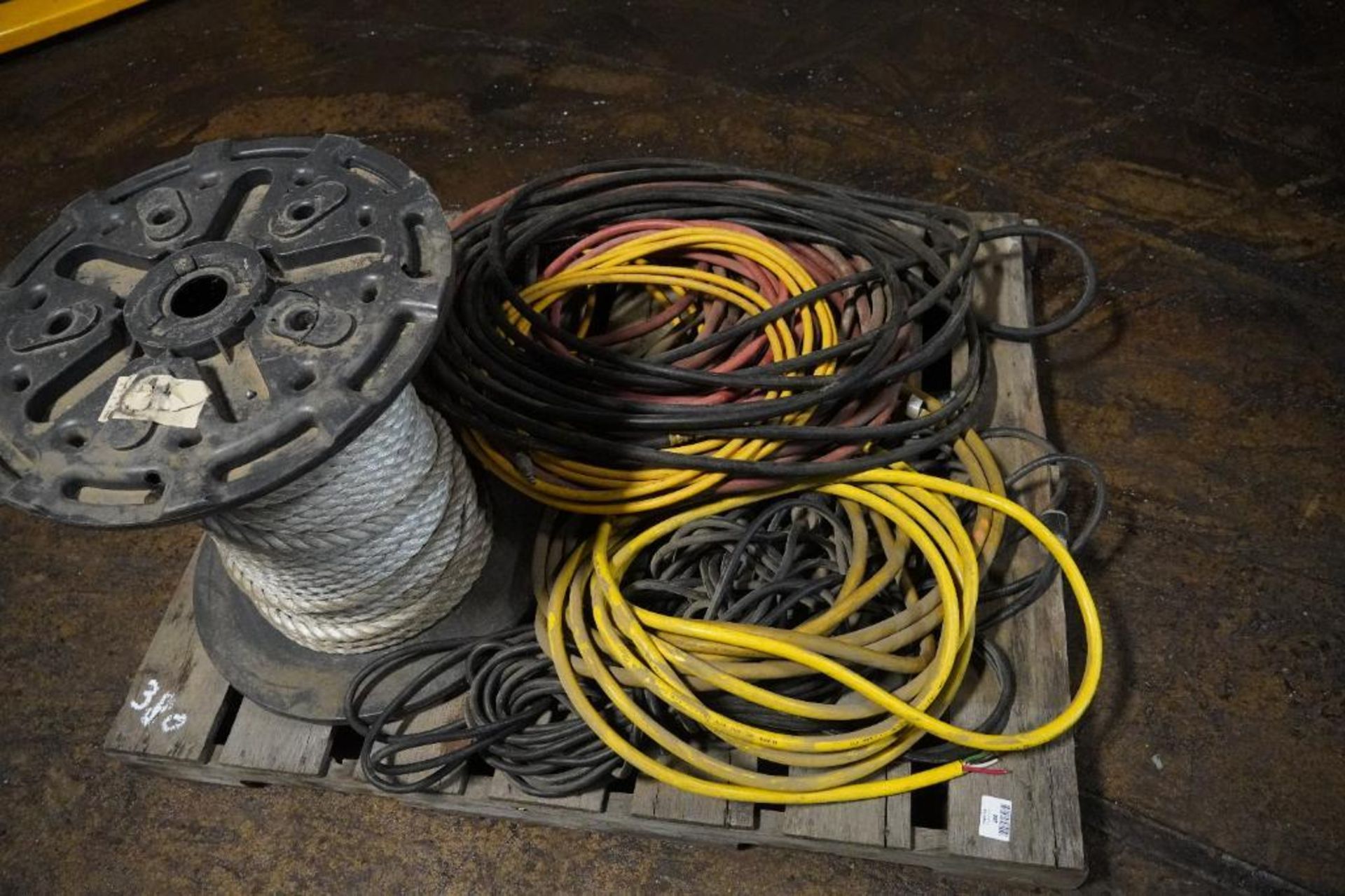 Air Hoses, Extension Cords, & Rope