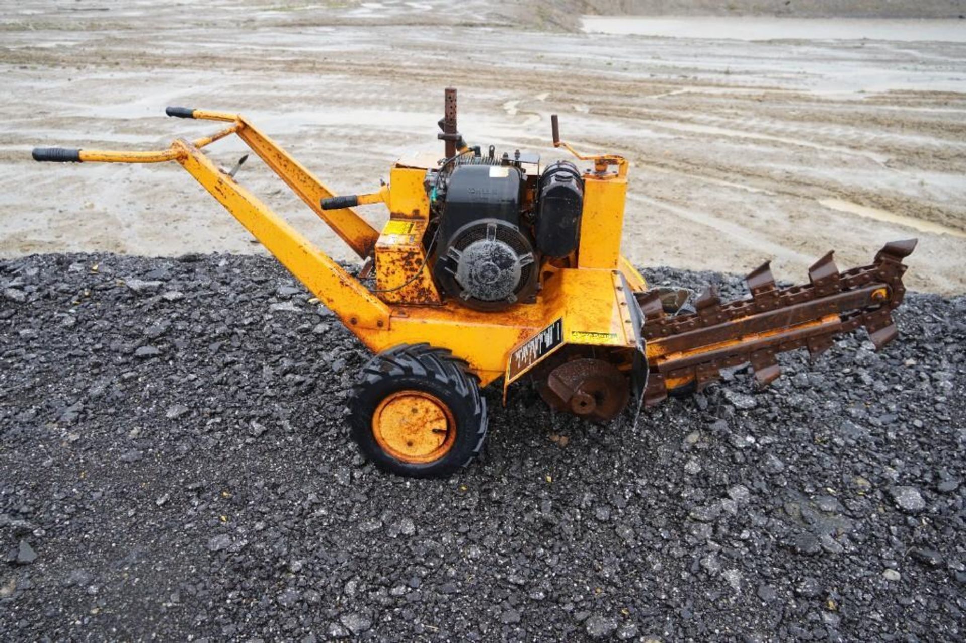 Case TL 100 Trencher*