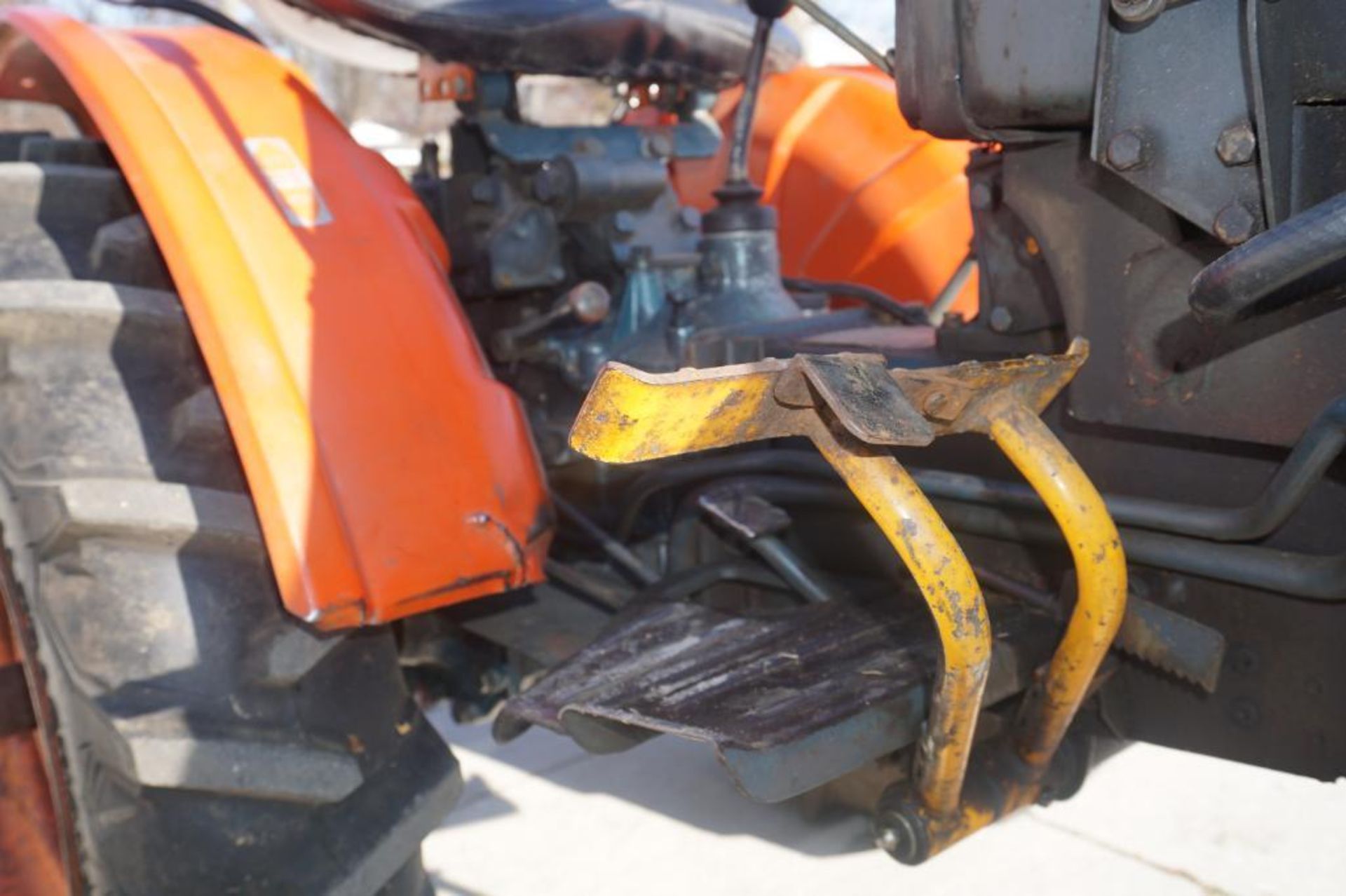 Kubota B6000E Tractor - Image 23 of 40