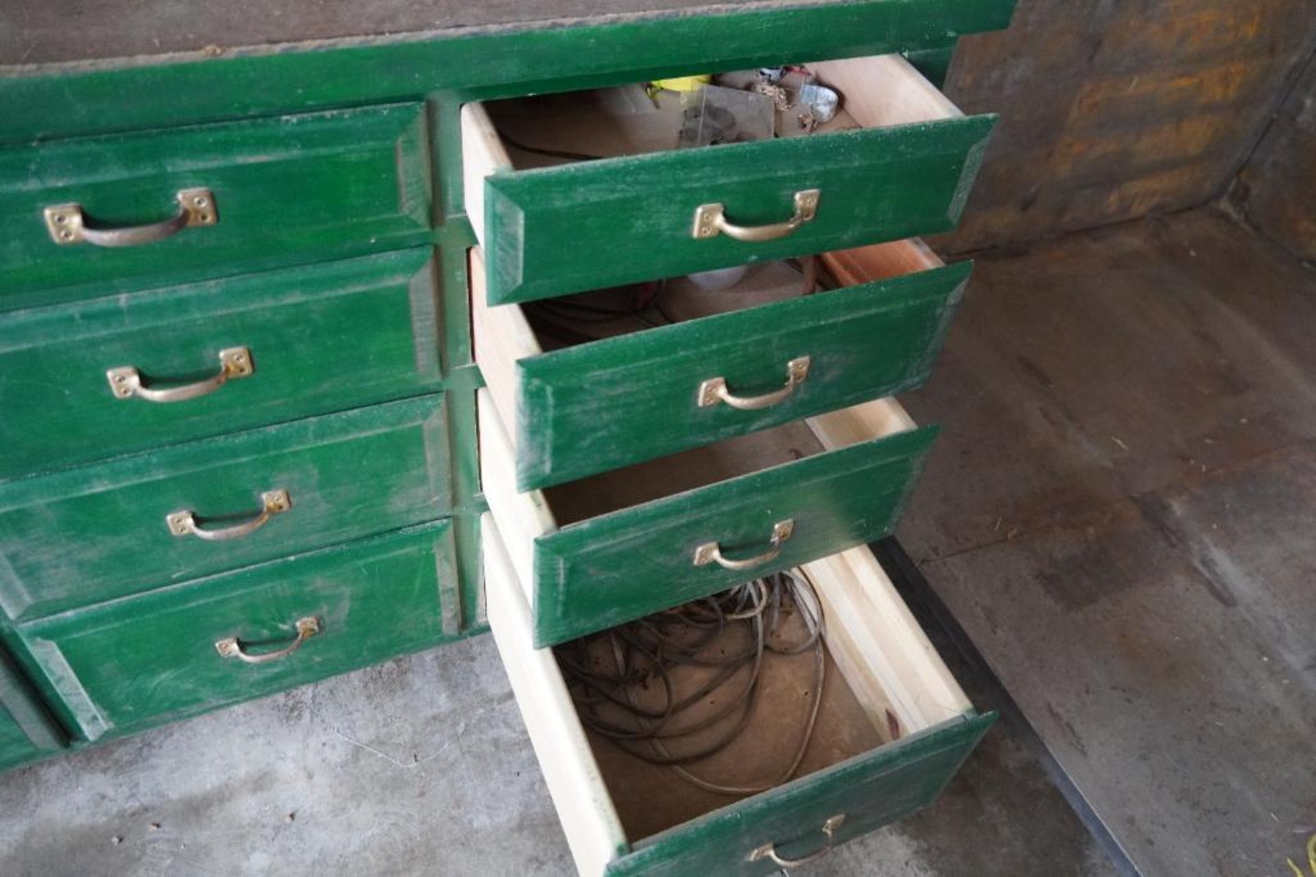 Work Bench with drawers - Image 4 of 5