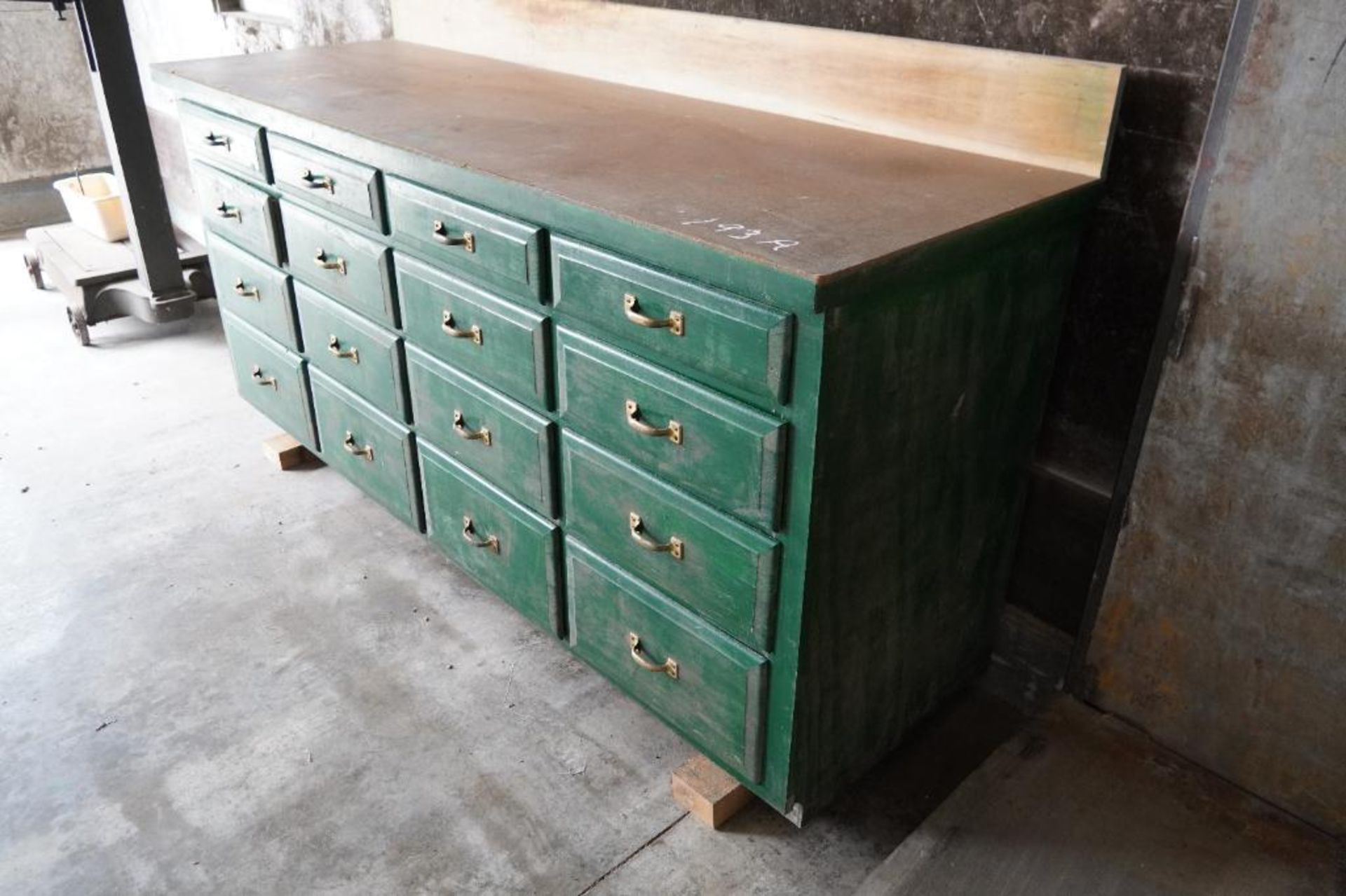 Work Bench with drawers - Image 3 of 5