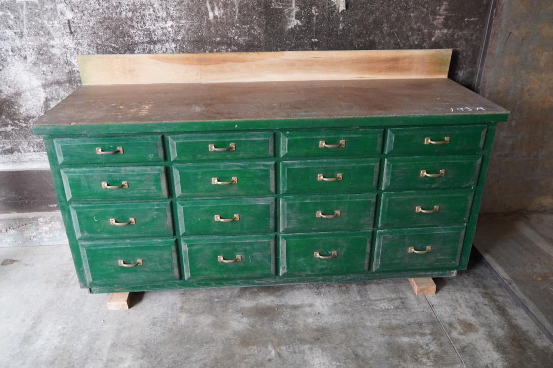 Work Bench with drawers