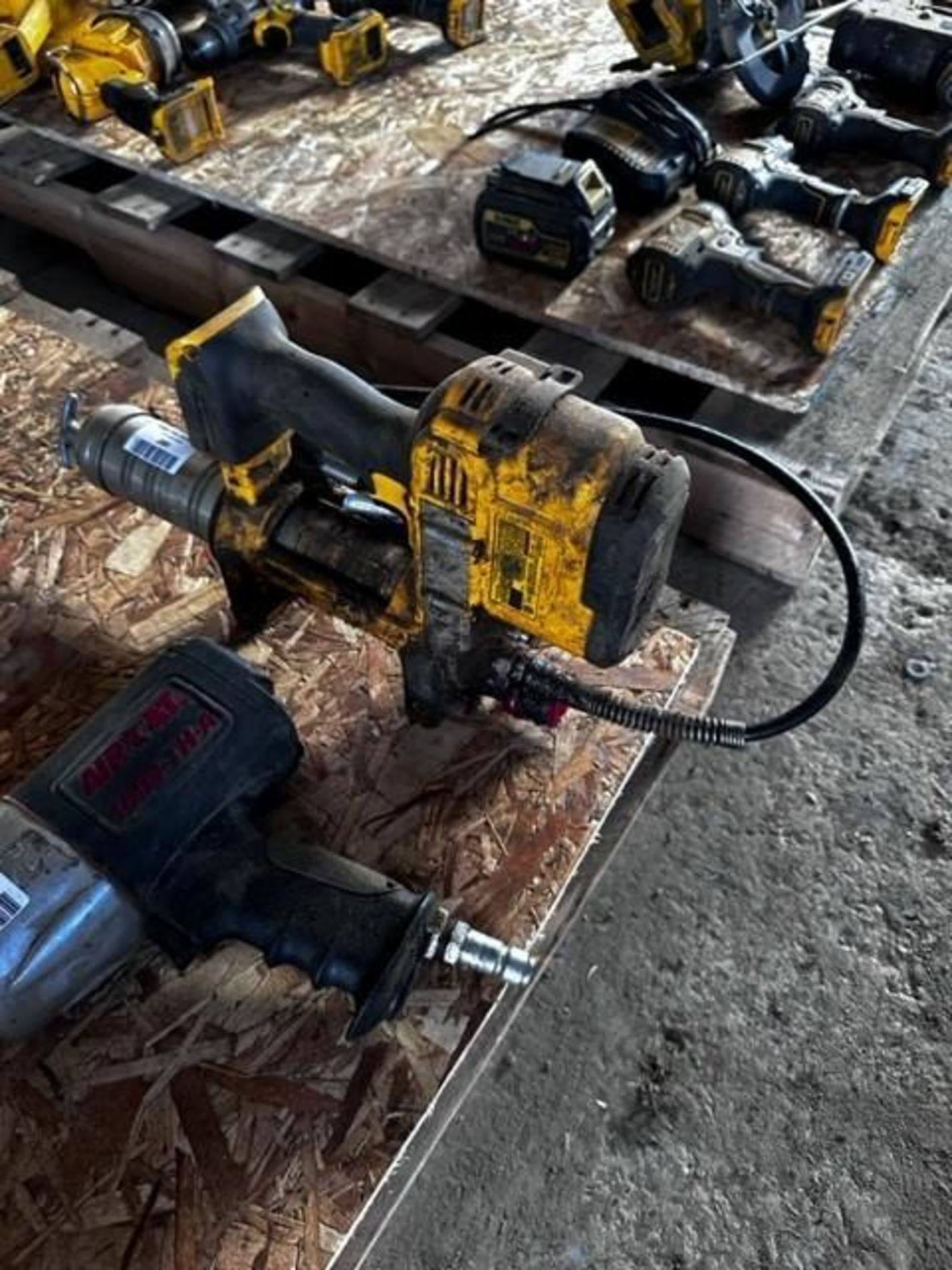 Dewalt 20V. Grease Gun - Image 2 of 2