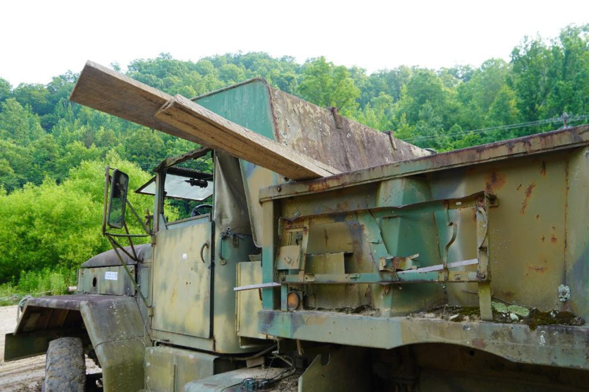 Military 6 x 6 Dump Truck - Image 23 of 50