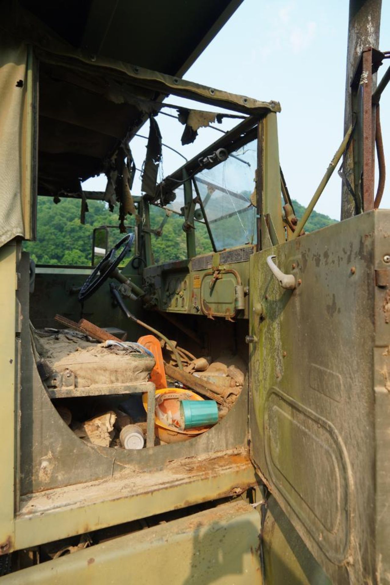 Military 6 x 6 Dump Truck - Image 44 of 50