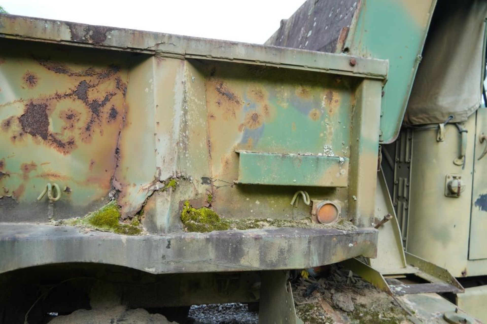 Military 6 x 6 Dump Truck - Image 17 of 50