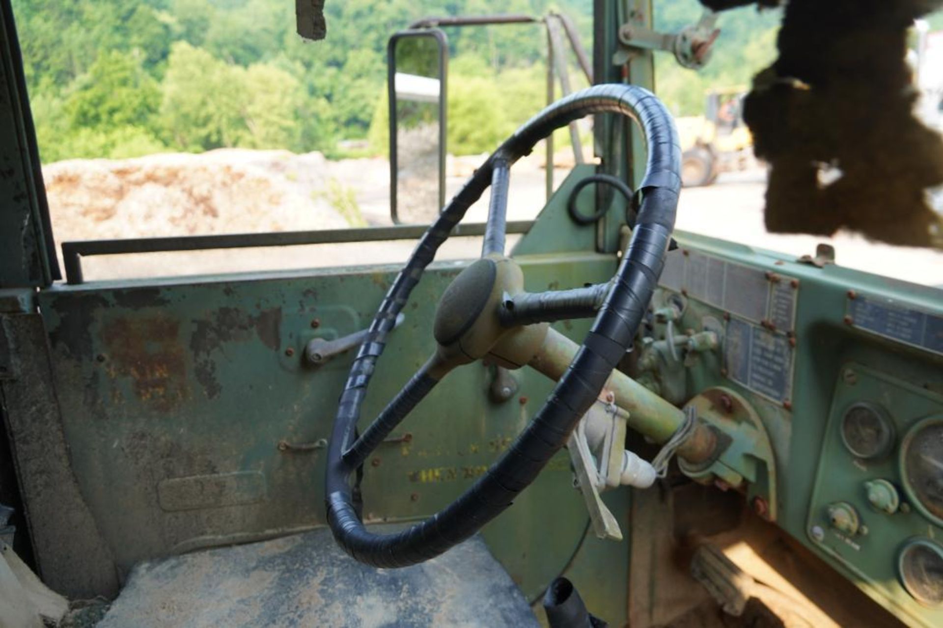 Military 6 x 6 Dump Truck - Image 48 of 50