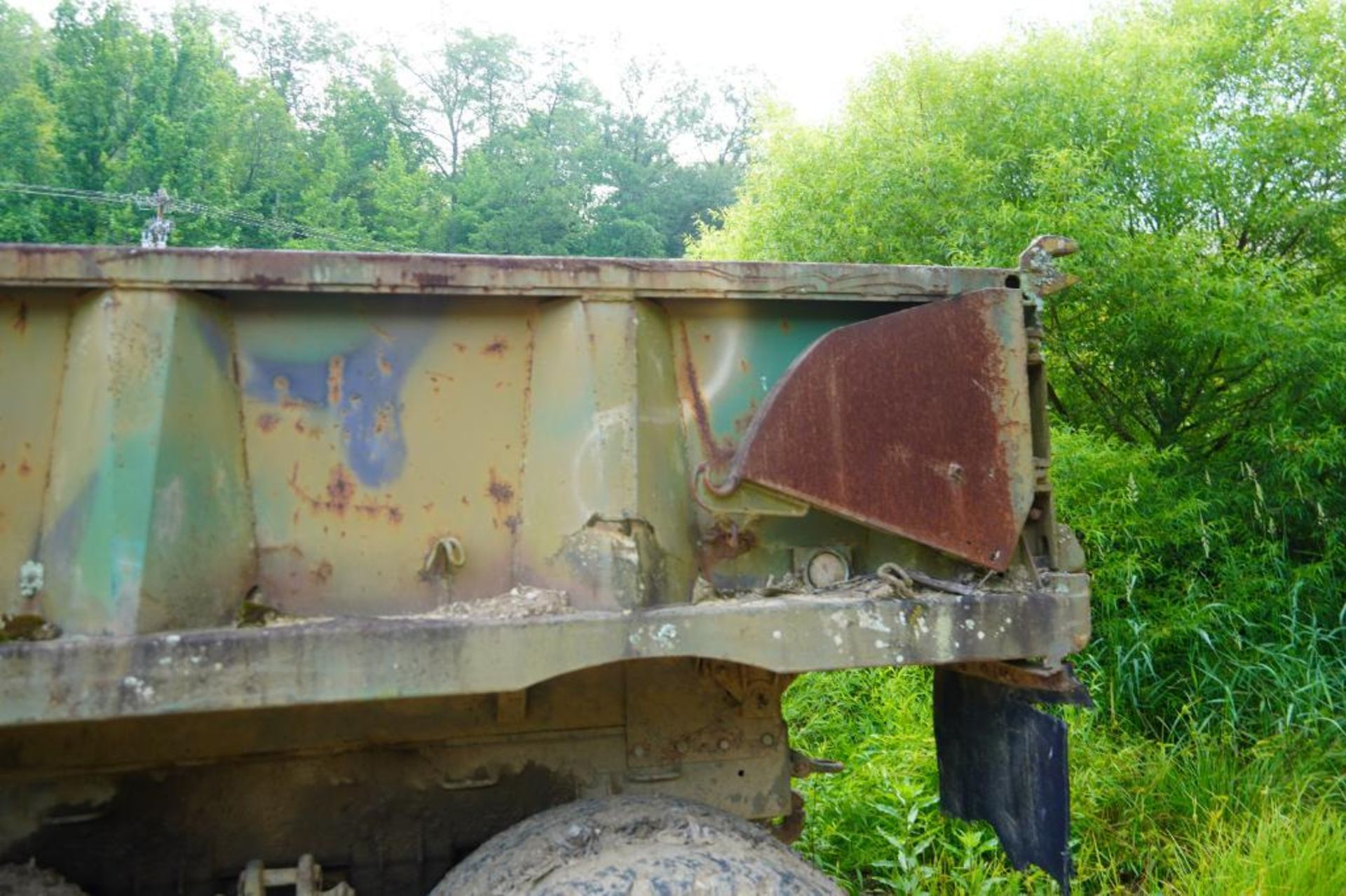 Military 6 x 6 Dump Truck - Image 22 of 50