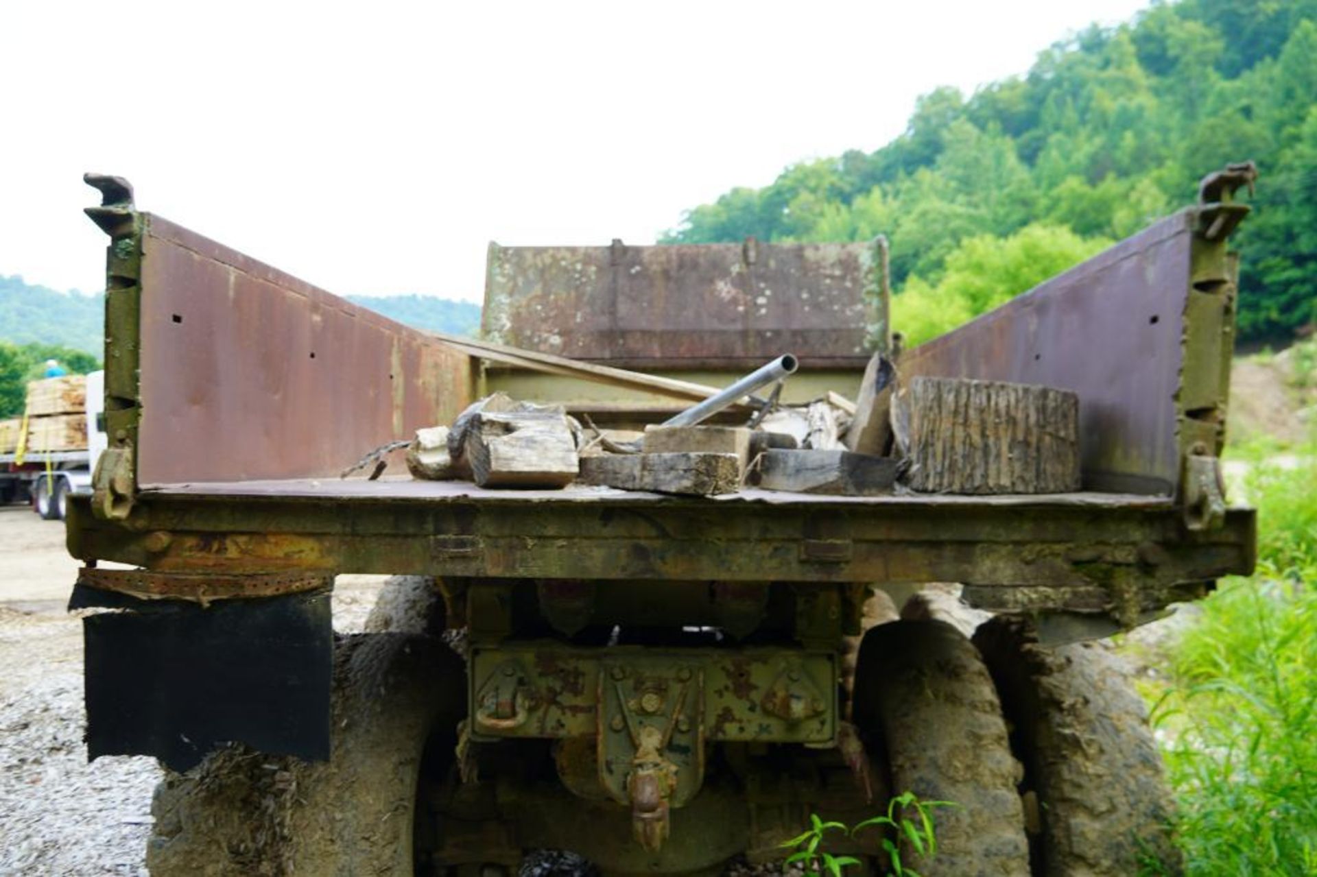 Military 6 x 6 Dump Truck - Image 18 of 50