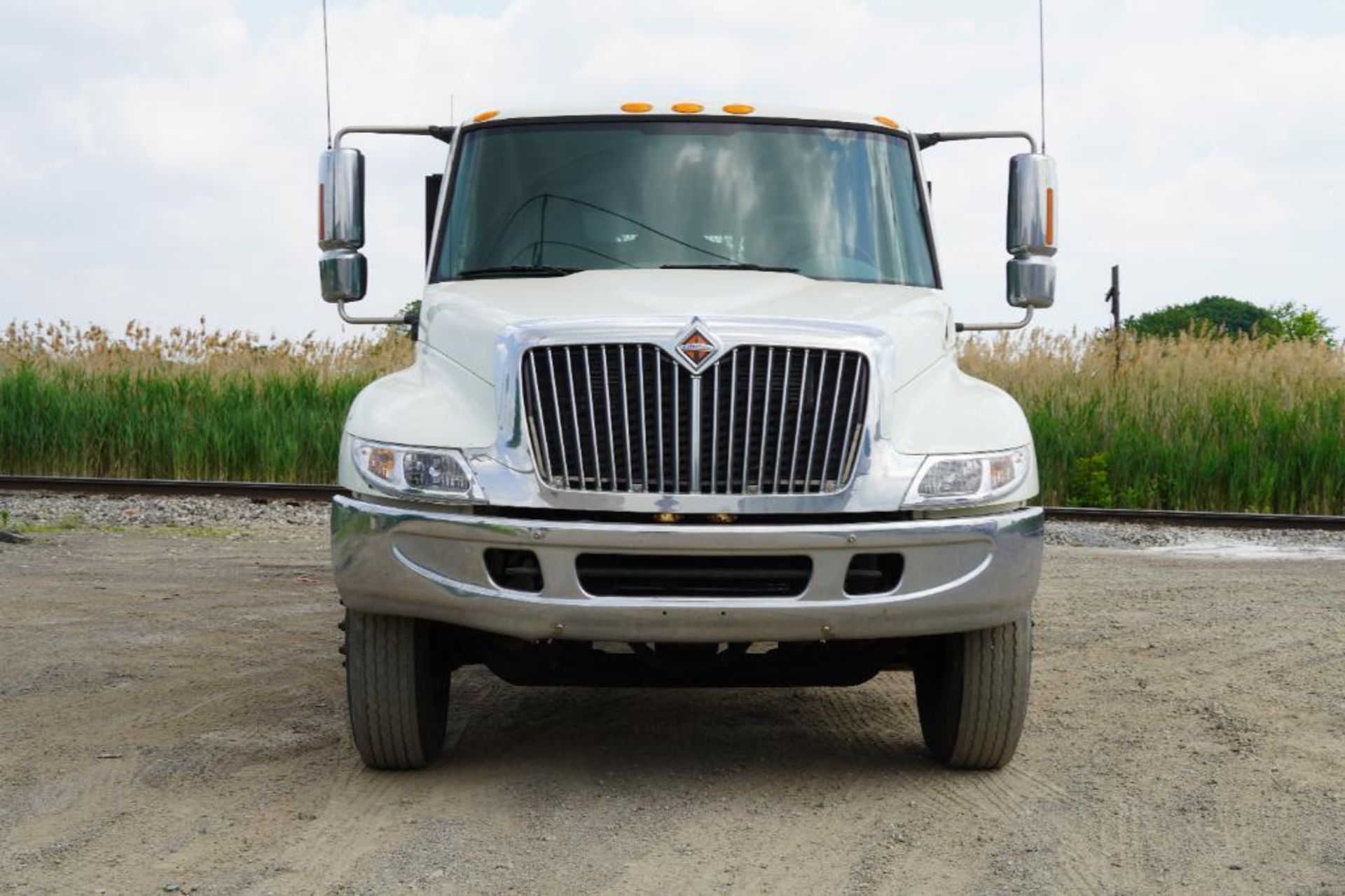 2004 International 4000SE Semi Truck - Image 8 of 35