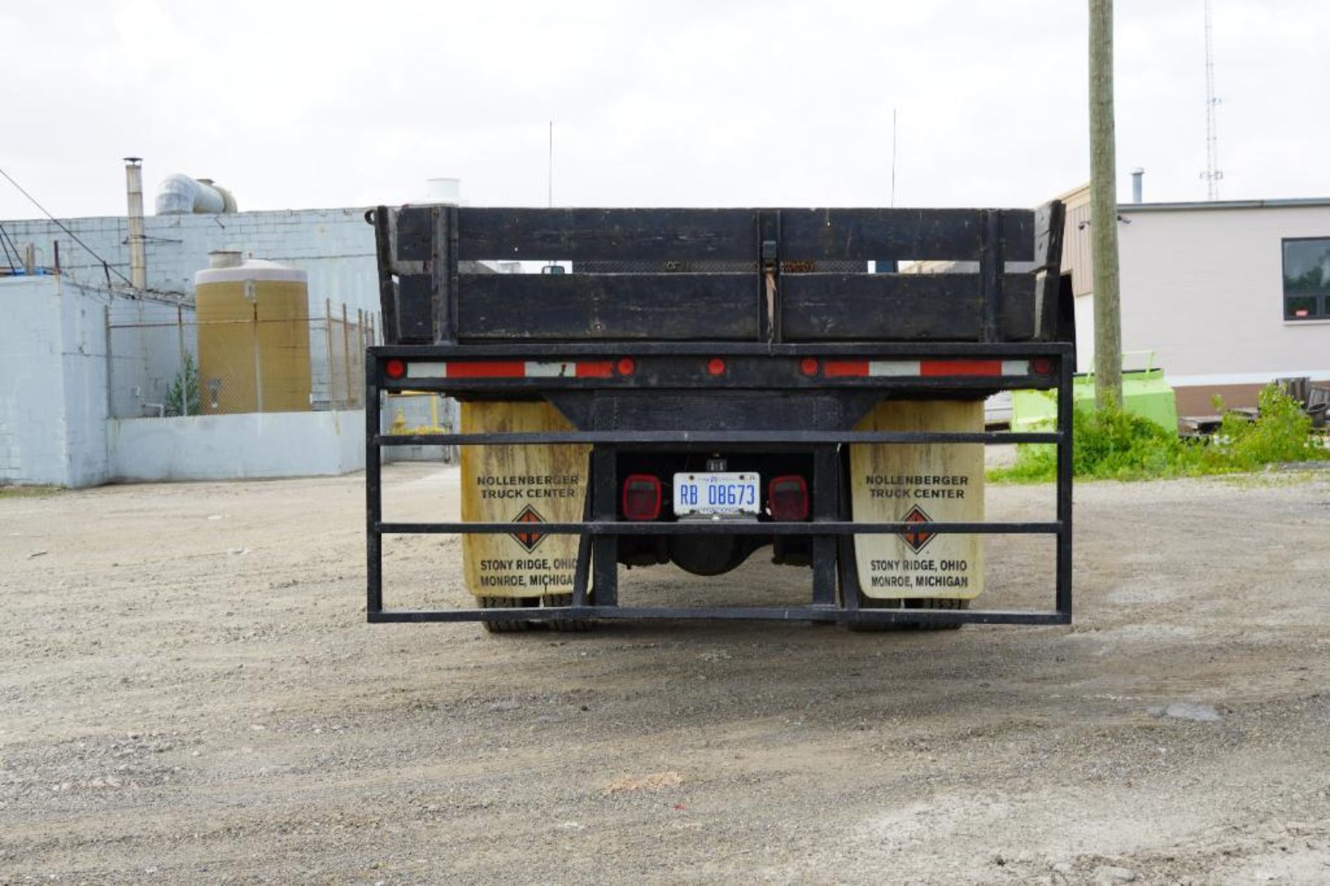 2004 International 4000SE Semi Truck - Image 4 of 35