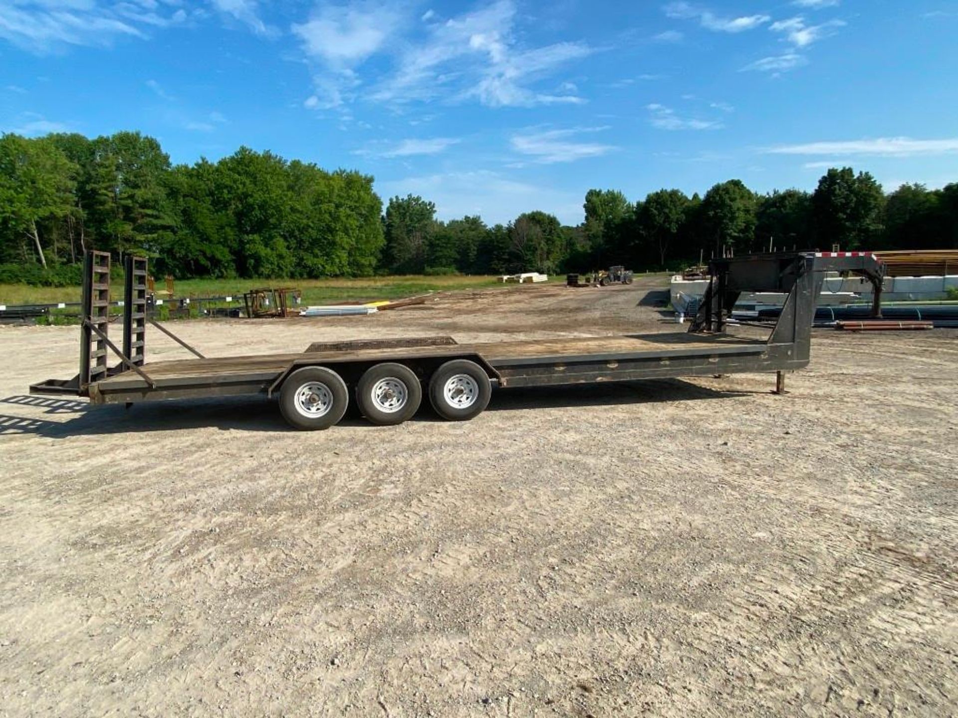 2009 Tri-Axel Gooseneck Equipment Trailer - Image 4 of 25