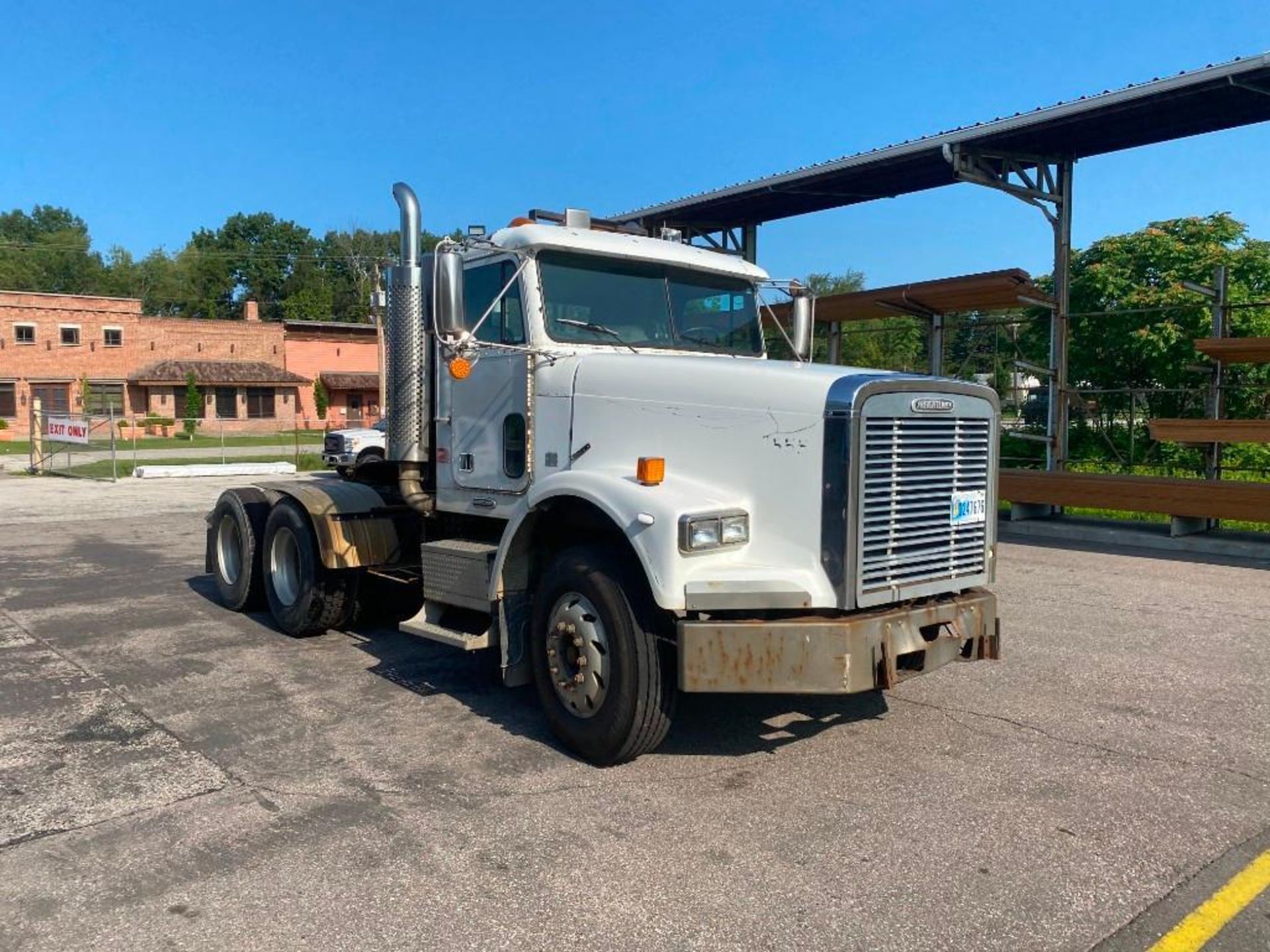 1998 Freightliner FLD120SD Truck - Image 7 of 45