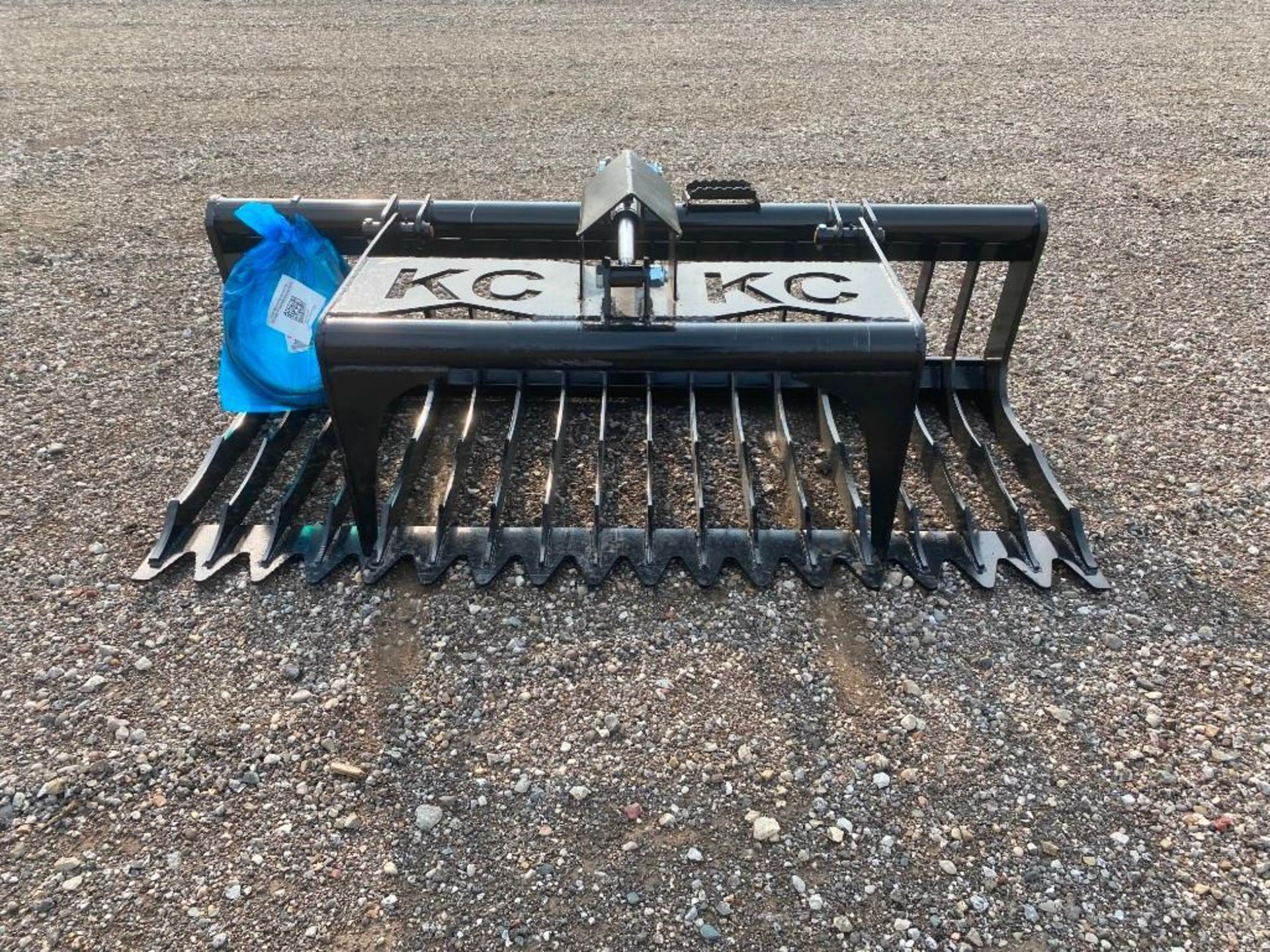 New 76" Single Cylinder Skeleton Grapple Bucket* - Image 5 of 5