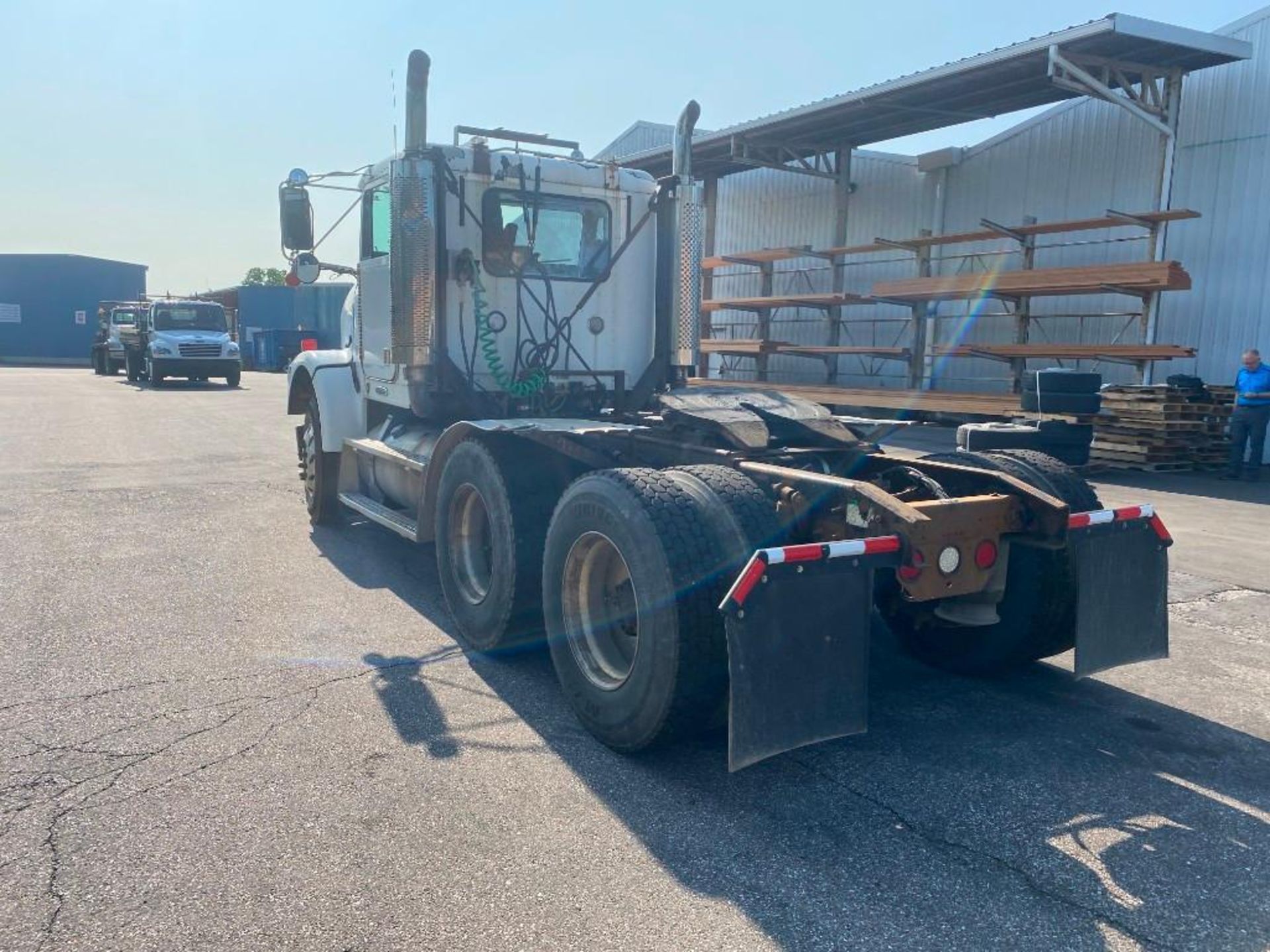 1998 Freightliner FLD120SD Truck - Image 14 of 45