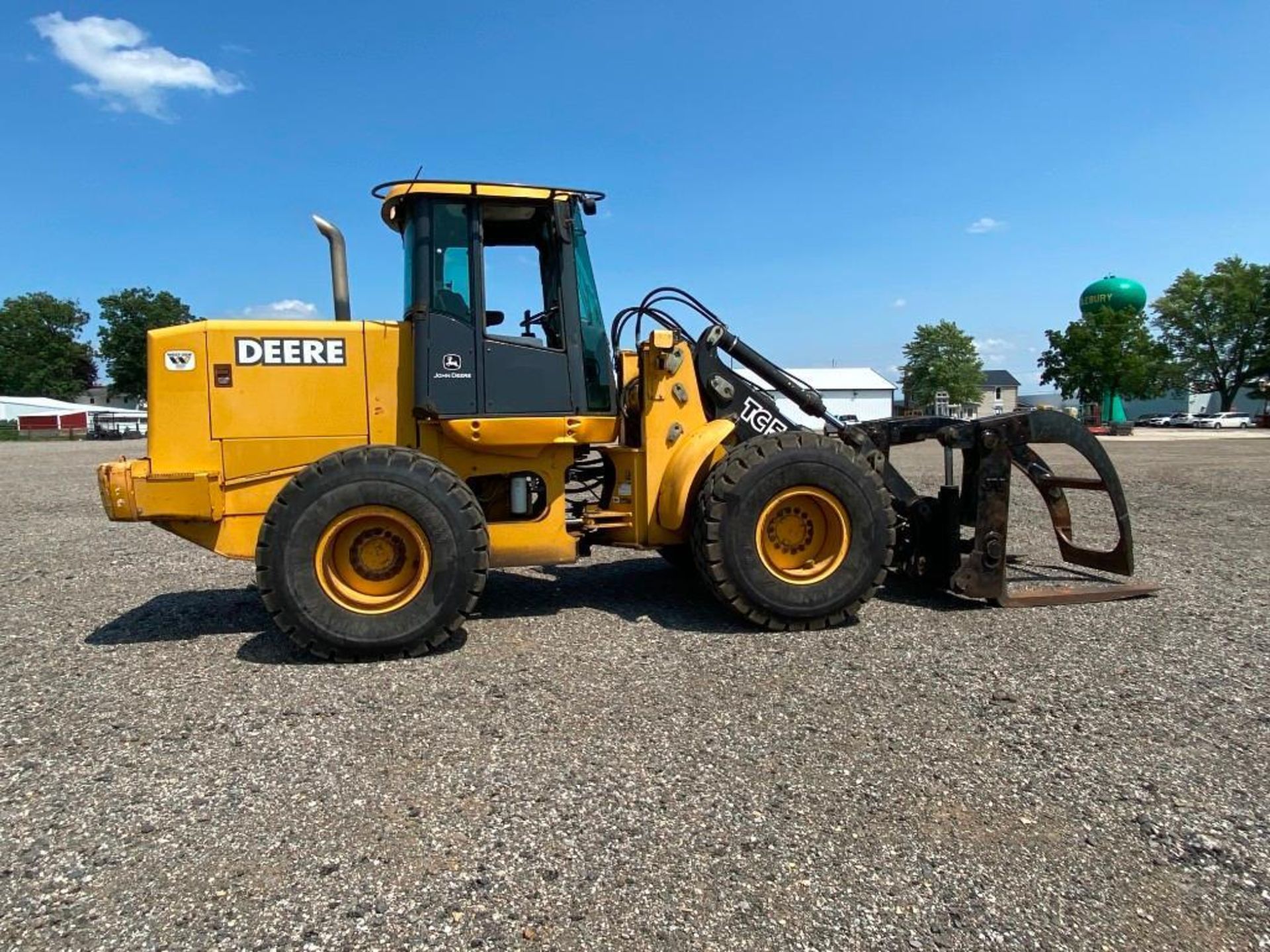 John Deere TC54H Wheel Loader - Image 9 of 32