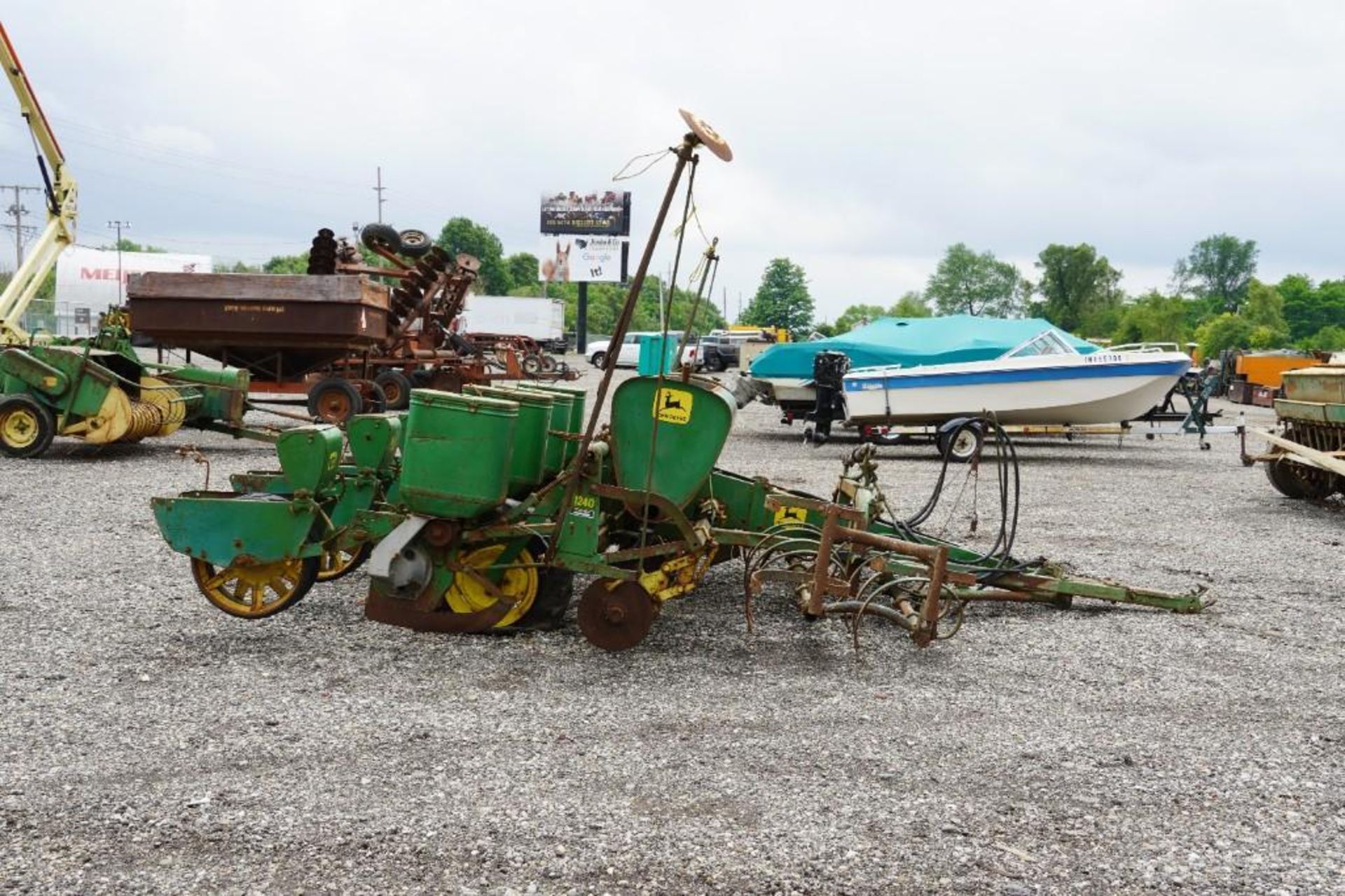 John Deere 1240 6 Row Corn Planter* - Image 7 of 16