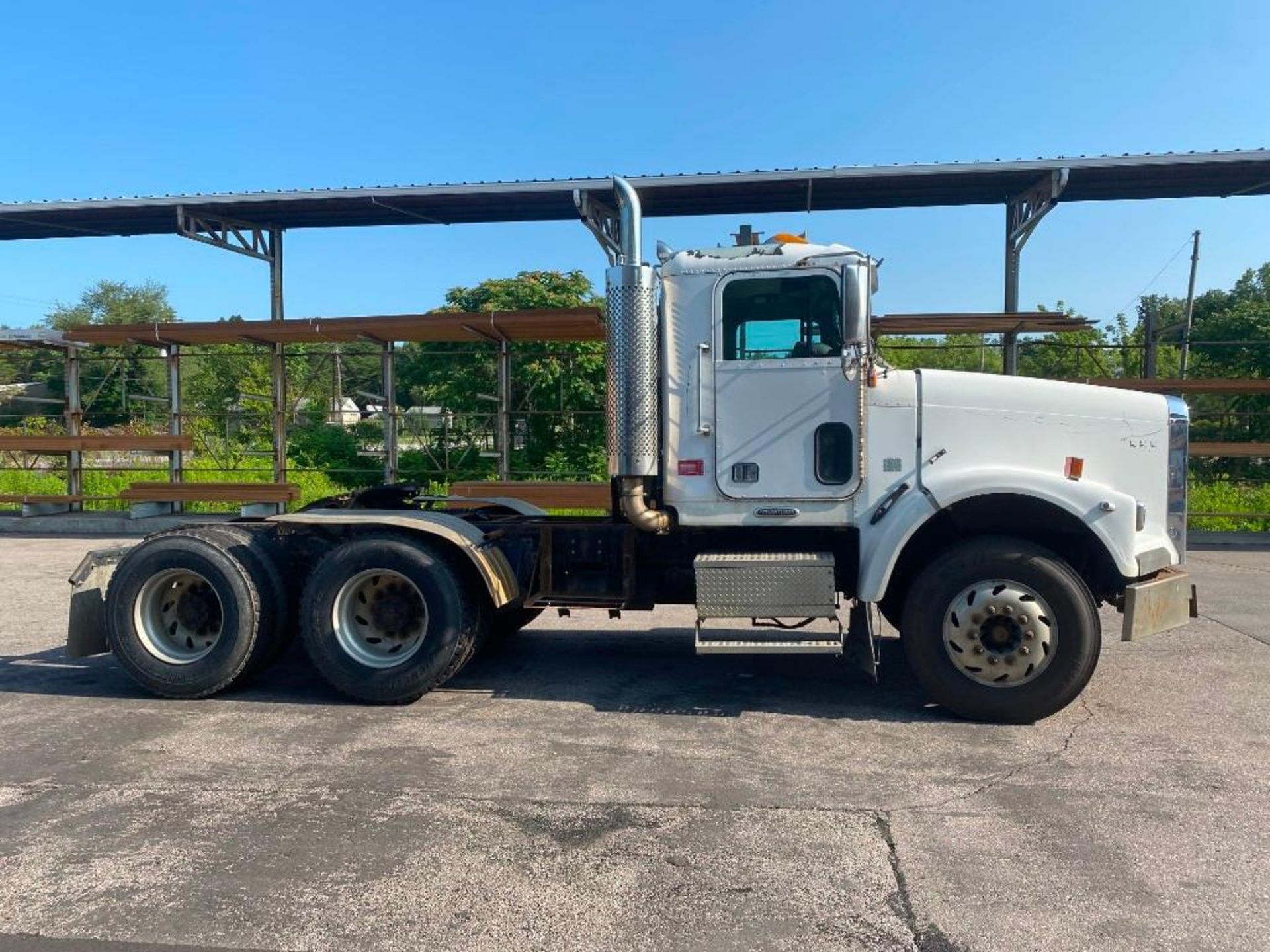 1998 Freightliner FLD120SD Truck - Image 9 of 45