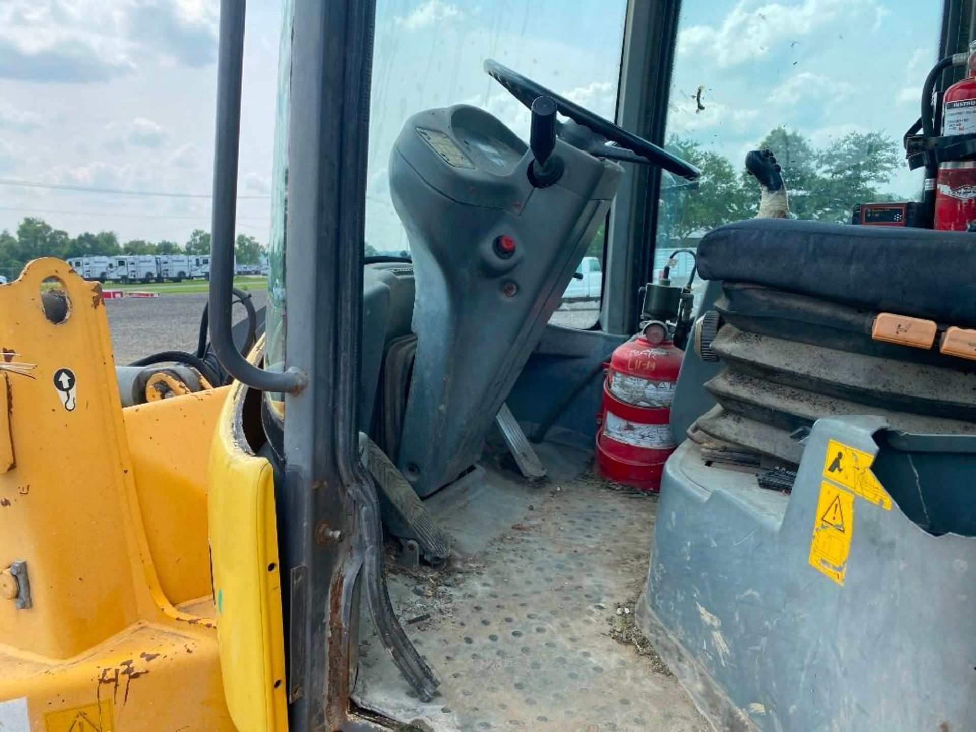 2004 Volvo L35B Wheel Loader - Image 26 of 32