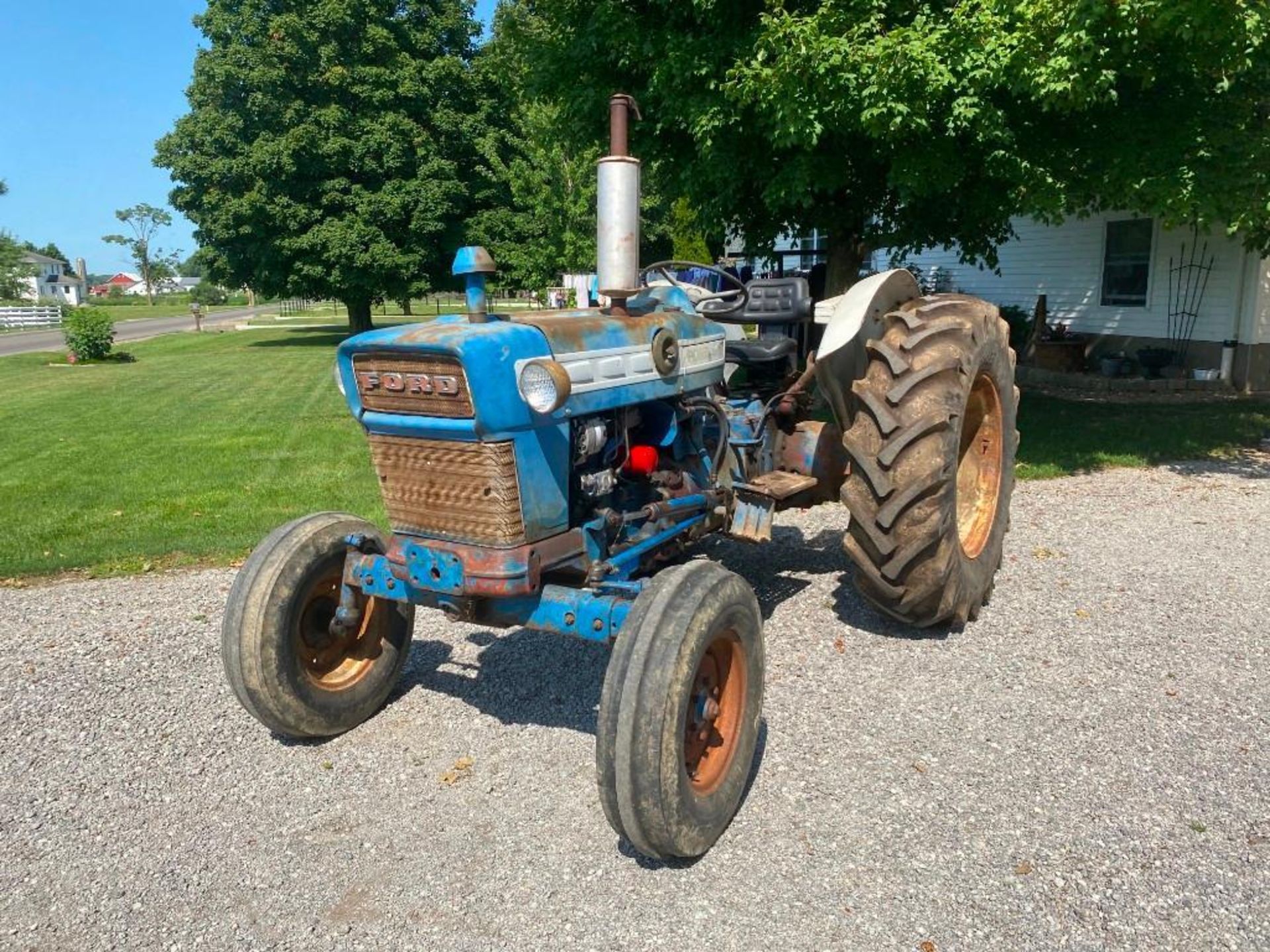 1962 Ford 4000 Tractor - Image 2 of 26