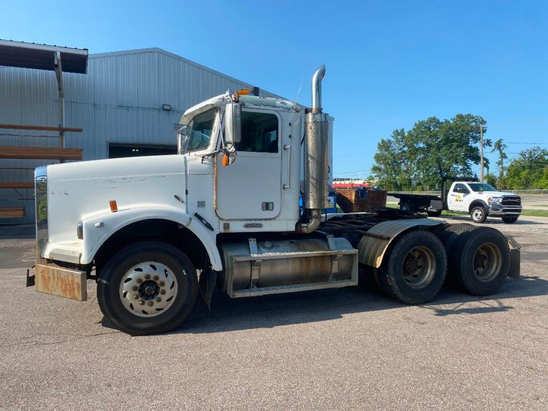 1998 Freightliner FLD120SD Truck