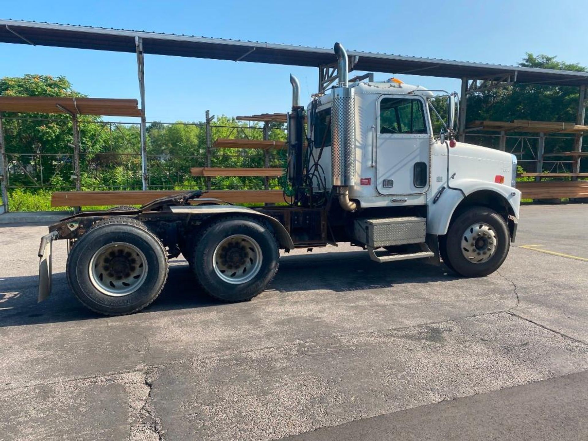 1998 Freightliner FLD120SD Truck - Image 10 of 45