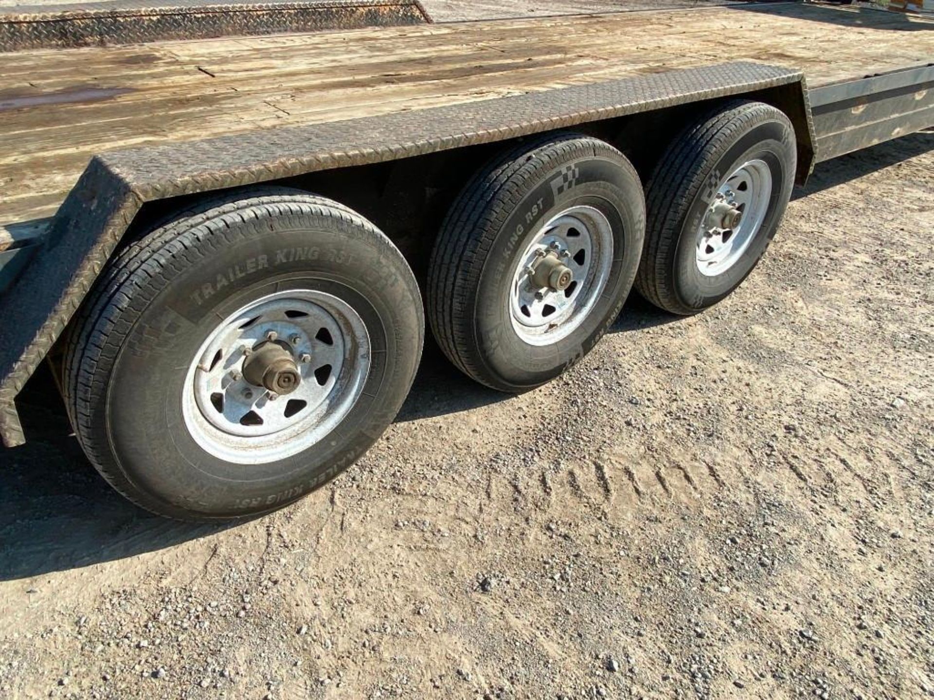 2009 Tri-Axel Gooseneck Equipment Trailer - Image 24 of 25