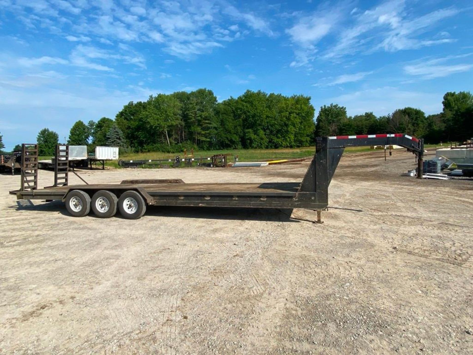 2009 Tri-Axel Gooseneck Equipment Trailer - Image 2 of 25