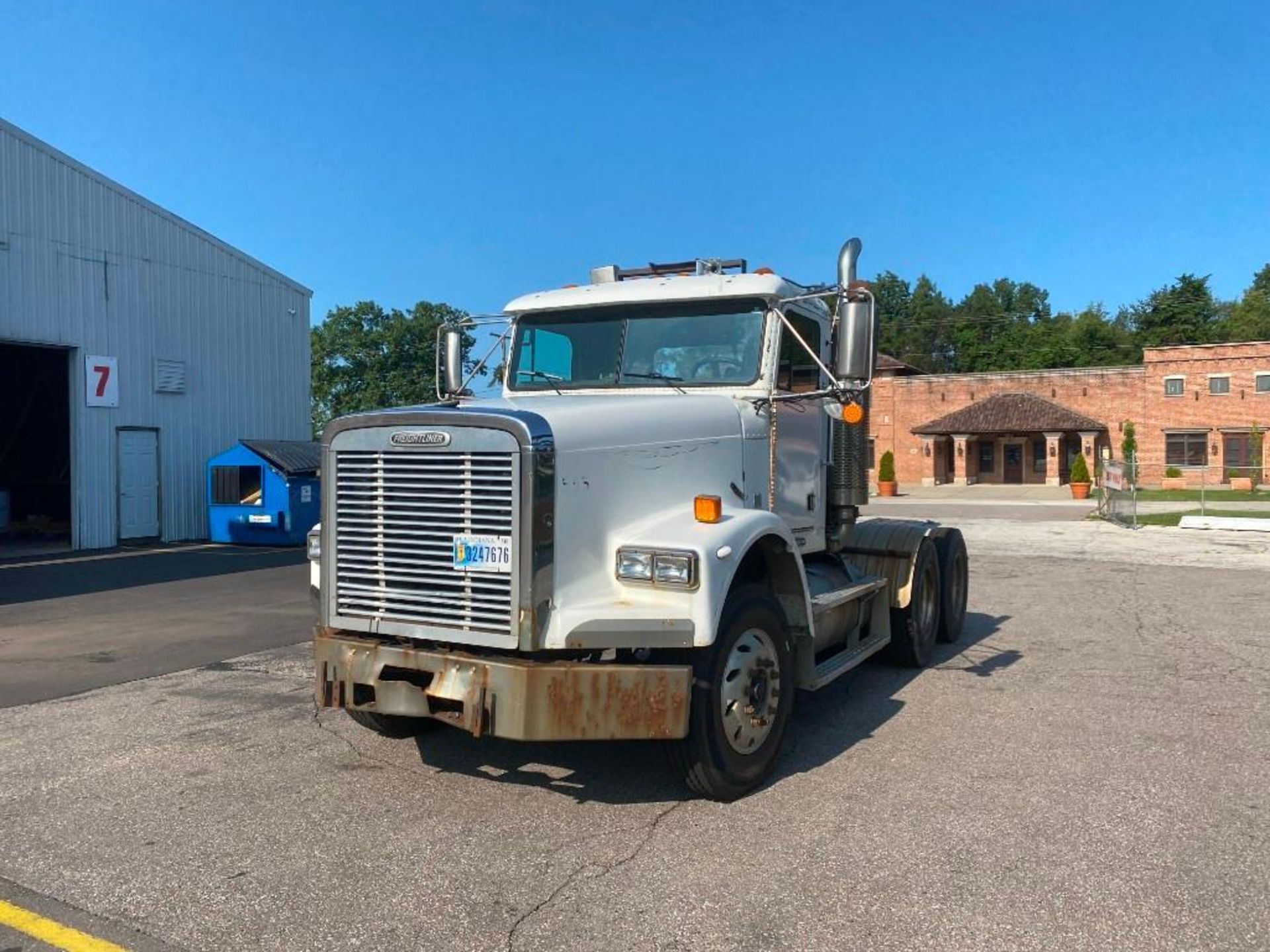 1998 Freightliner FLD120SD Truck - Image 4 of 45