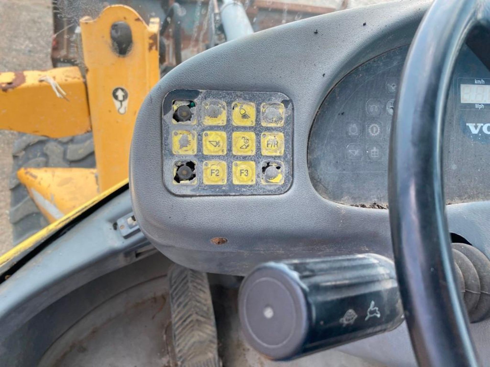 2004 Volvo L35B Wheel Loader - Image 30 of 32