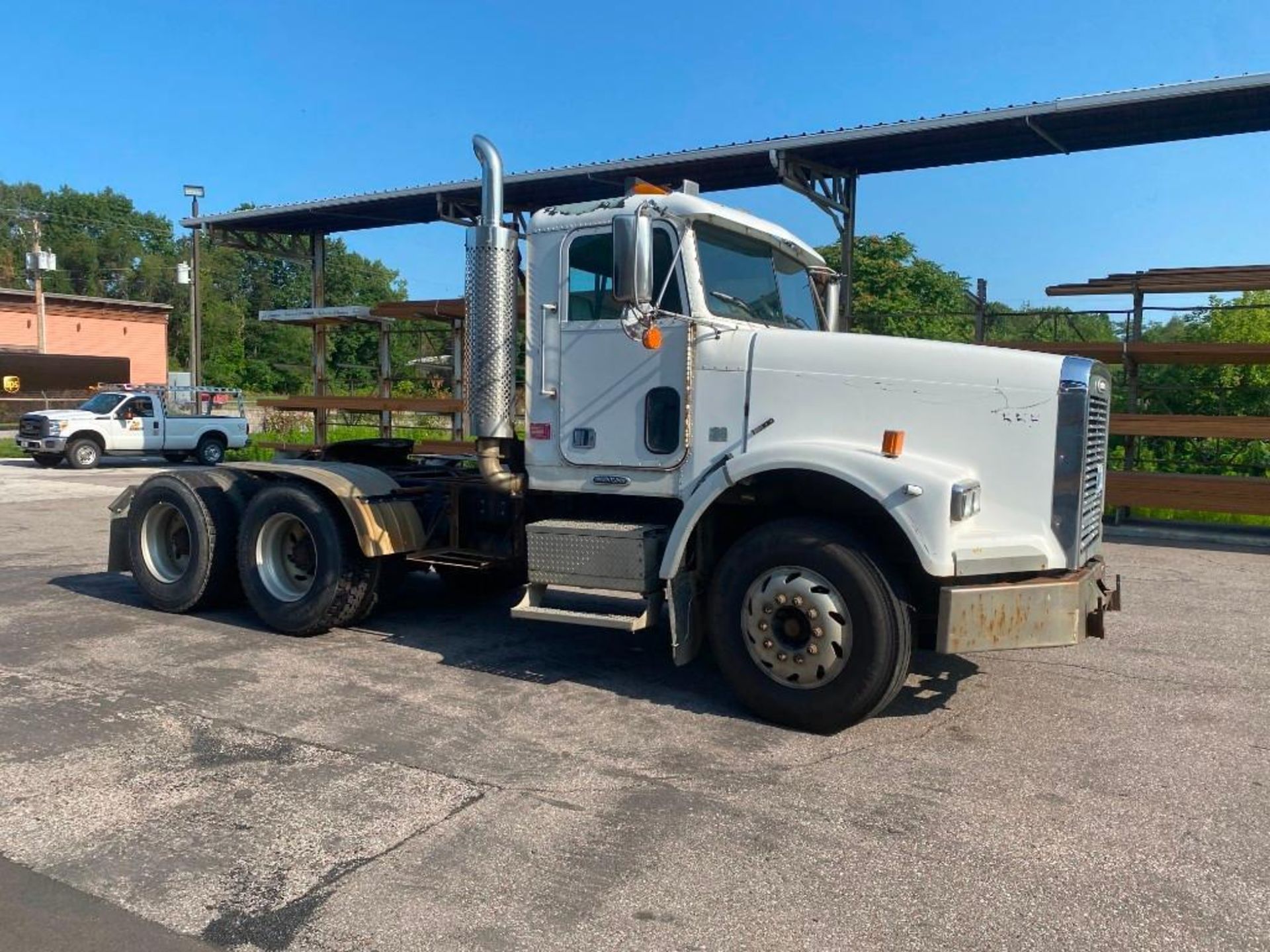 1998 Freightliner FLD120SD Truck - Image 8 of 45