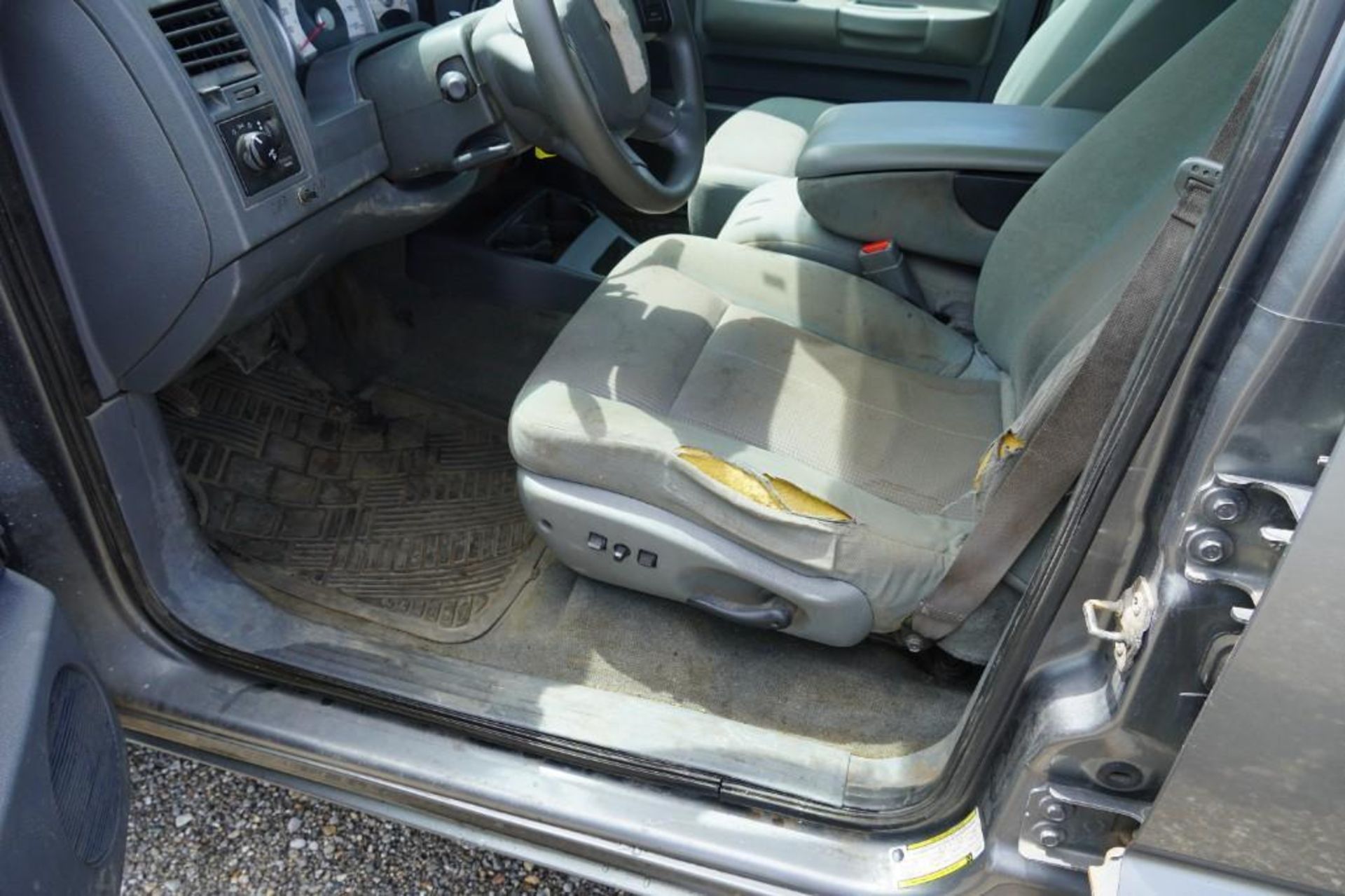 2005 Dodge Dakota SLT - Image 30 of 52