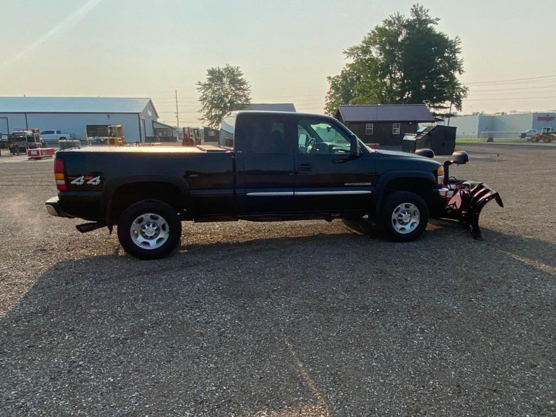 2004 GMC Sierra Pickup Truck - Image 9 of 49