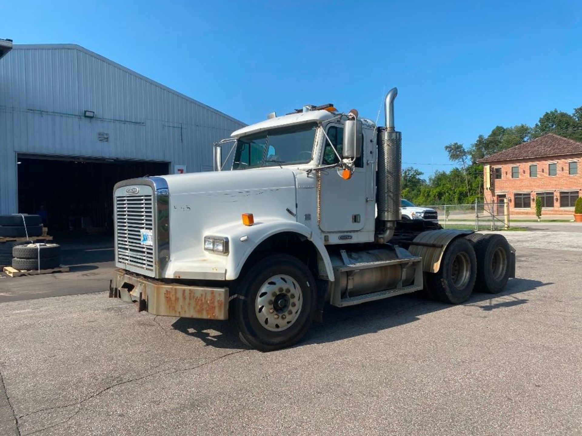 1998 Freightliner FLD120SD Truck - Image 3 of 45