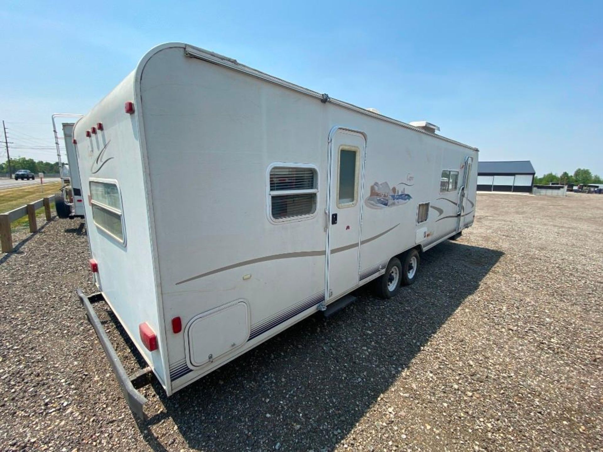 2005 Coachmen RV - Image 9 of 33