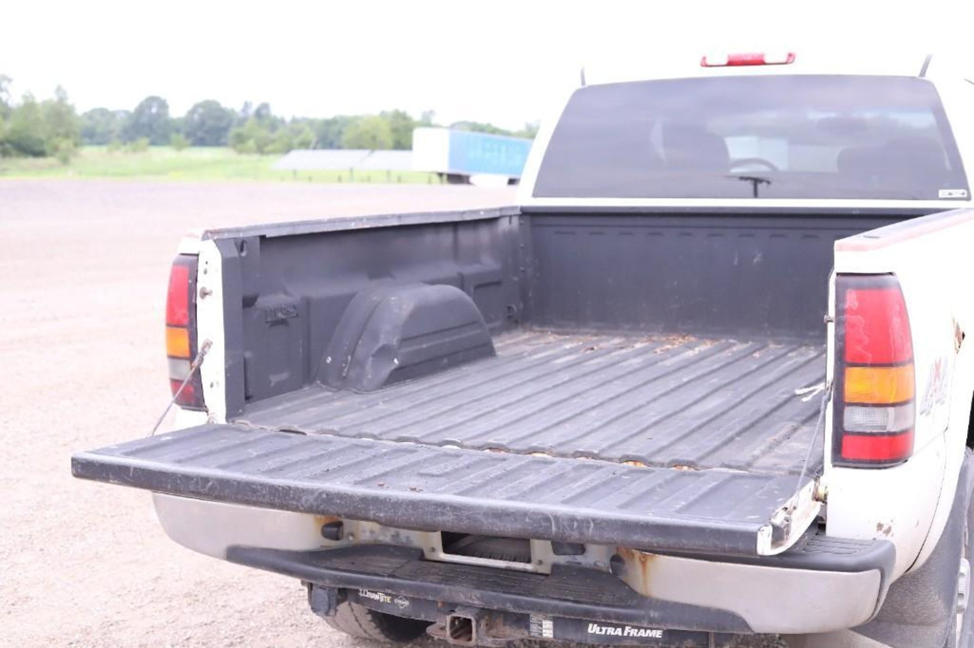 2004 GMC Sierra K2500HD Pickup Truck* - Image 40 of 100