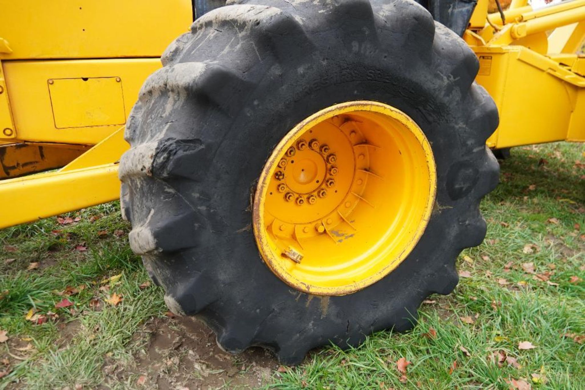 John Deere 740 Grapple Skidder - Image 23 of 52