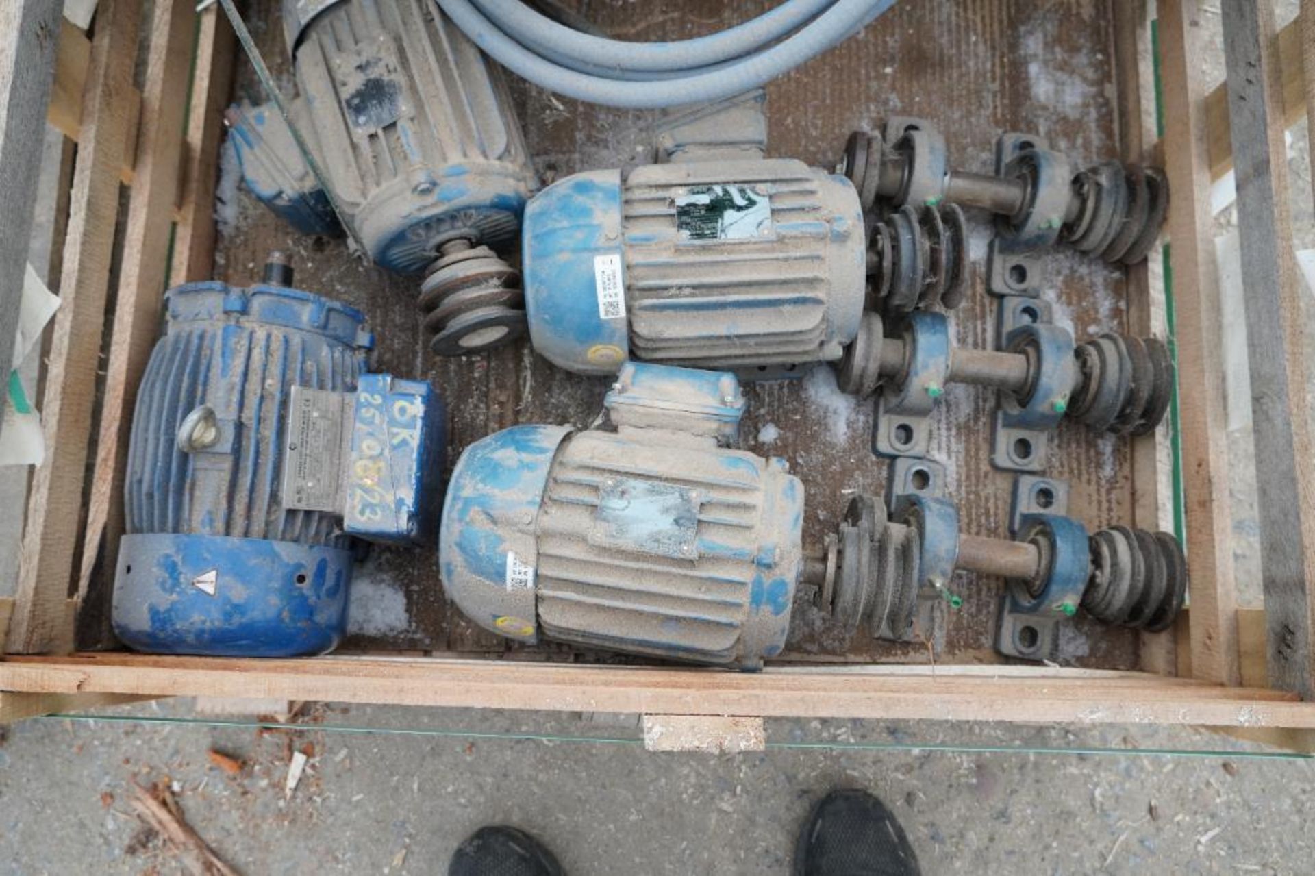 Pallet of Motors and Belts - Image 3 of 3