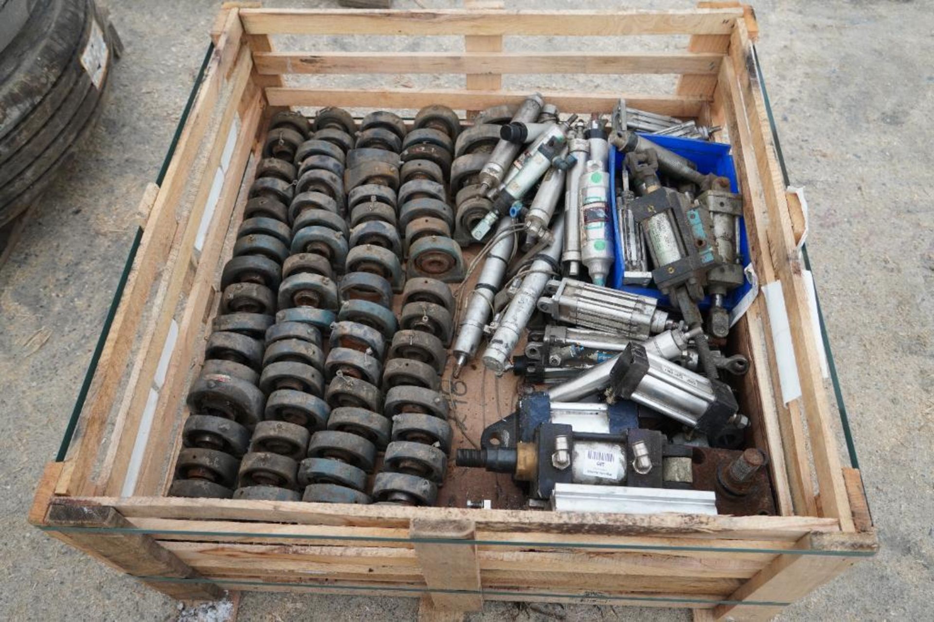 Pallet of Cylinders and Bull Bearings - Image 2 of 3